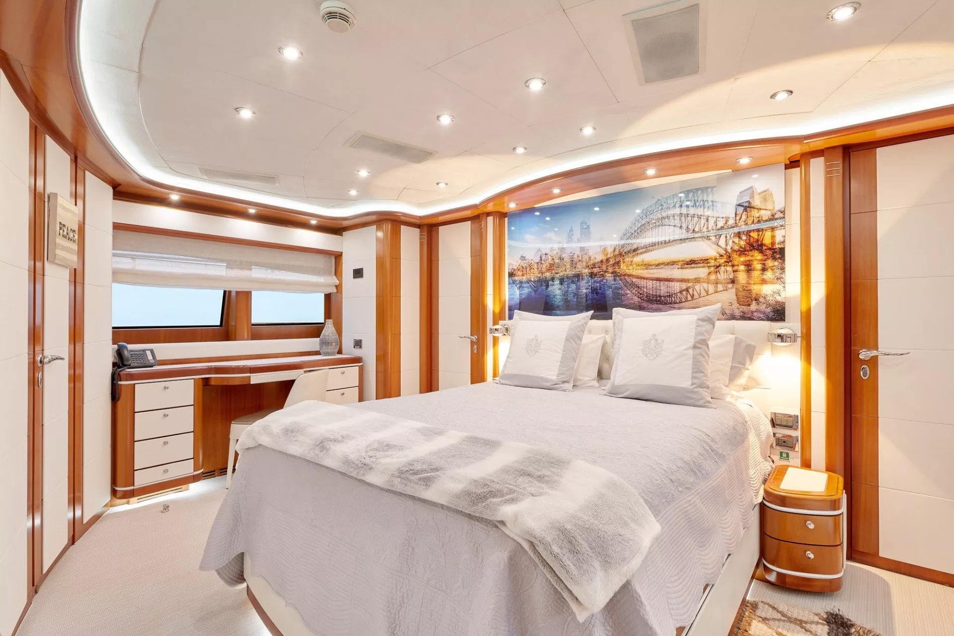 https://dev-api.arconyachts.com/storage/media/19299/conversions/859_0381472871-optimize.webp