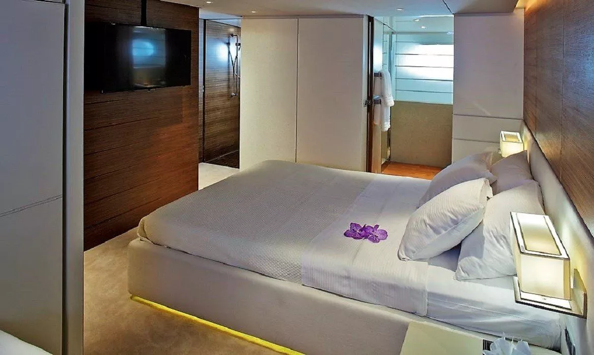 https://dev-api.arconyachts.com/storage/media/19404/conversions/282_7279934299-optimize.webp