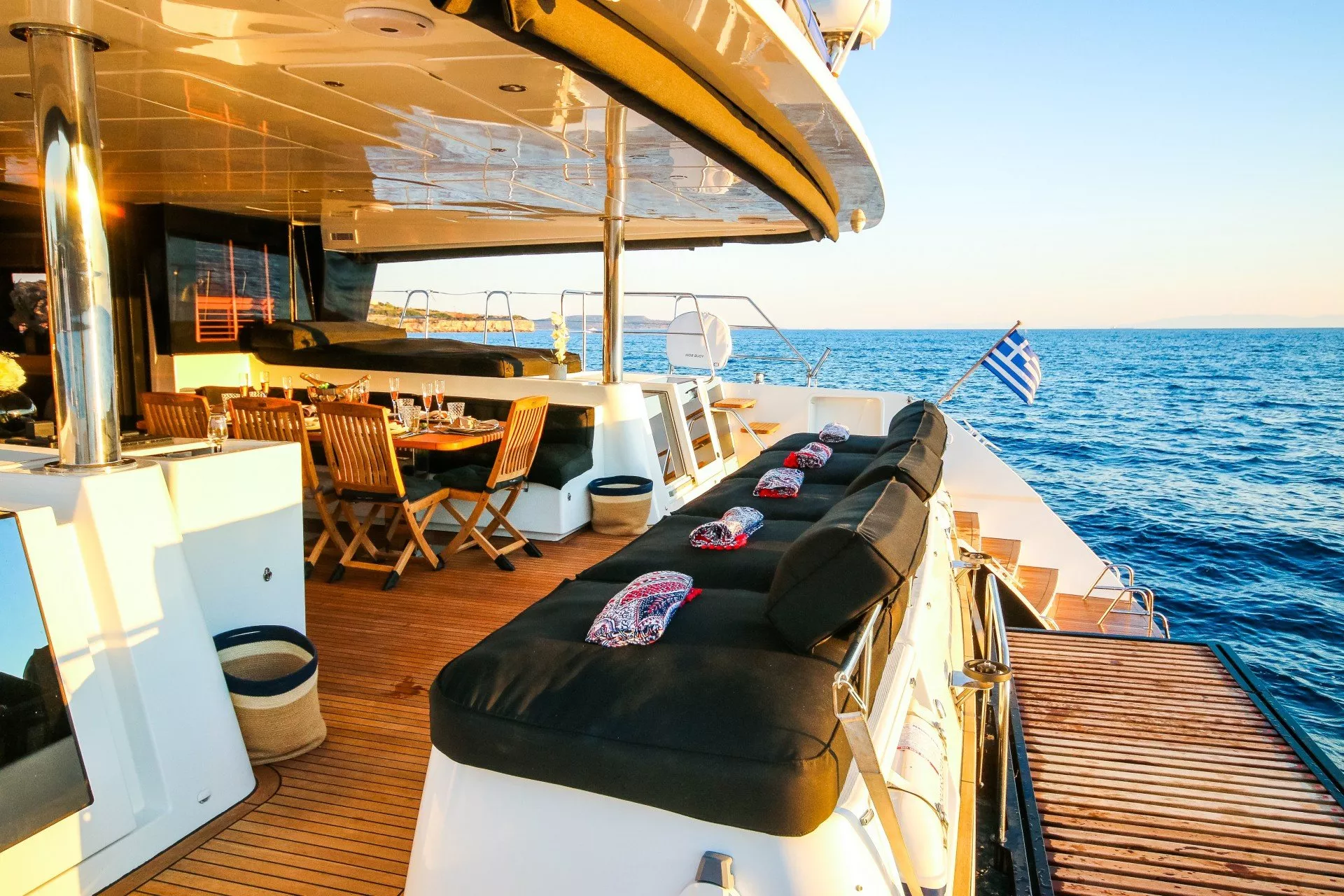 https://dev-api.arconyachts.com/storage/media/19452/conversions/854_6075098091-optimize.webp