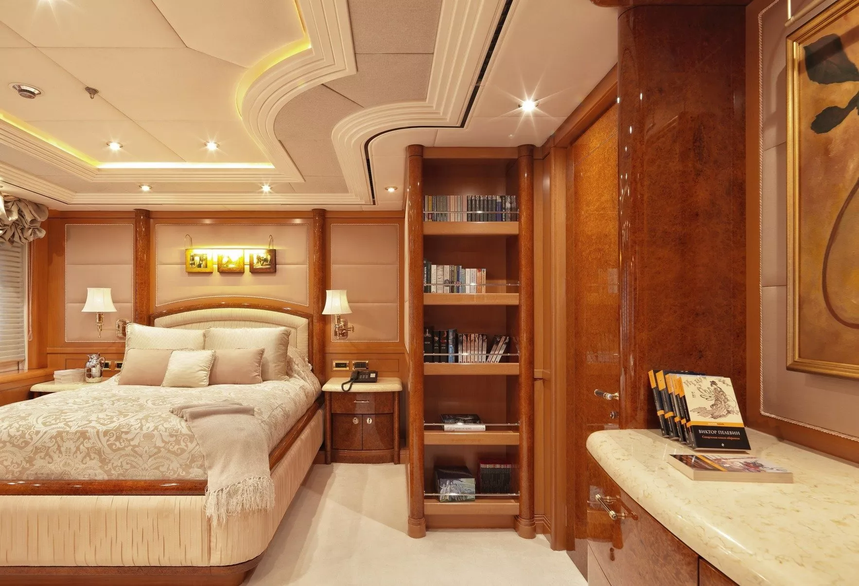 https://dev-api.arconyachts.com/storage/media/19528/conversions/852_1643783479-optimize.webp