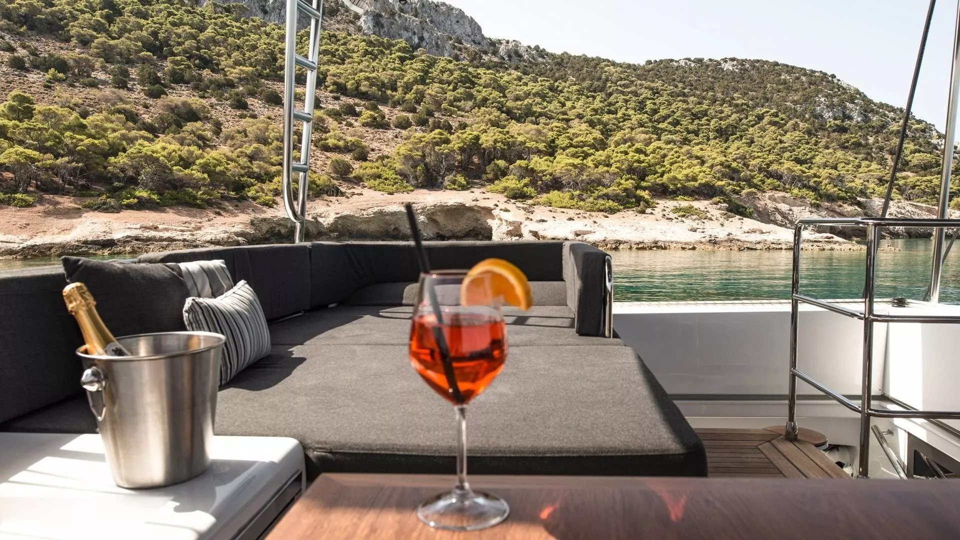 https://dev-api.arconyachts.com/storage/media/19556/conversions/851_7829730684-optimize.webp