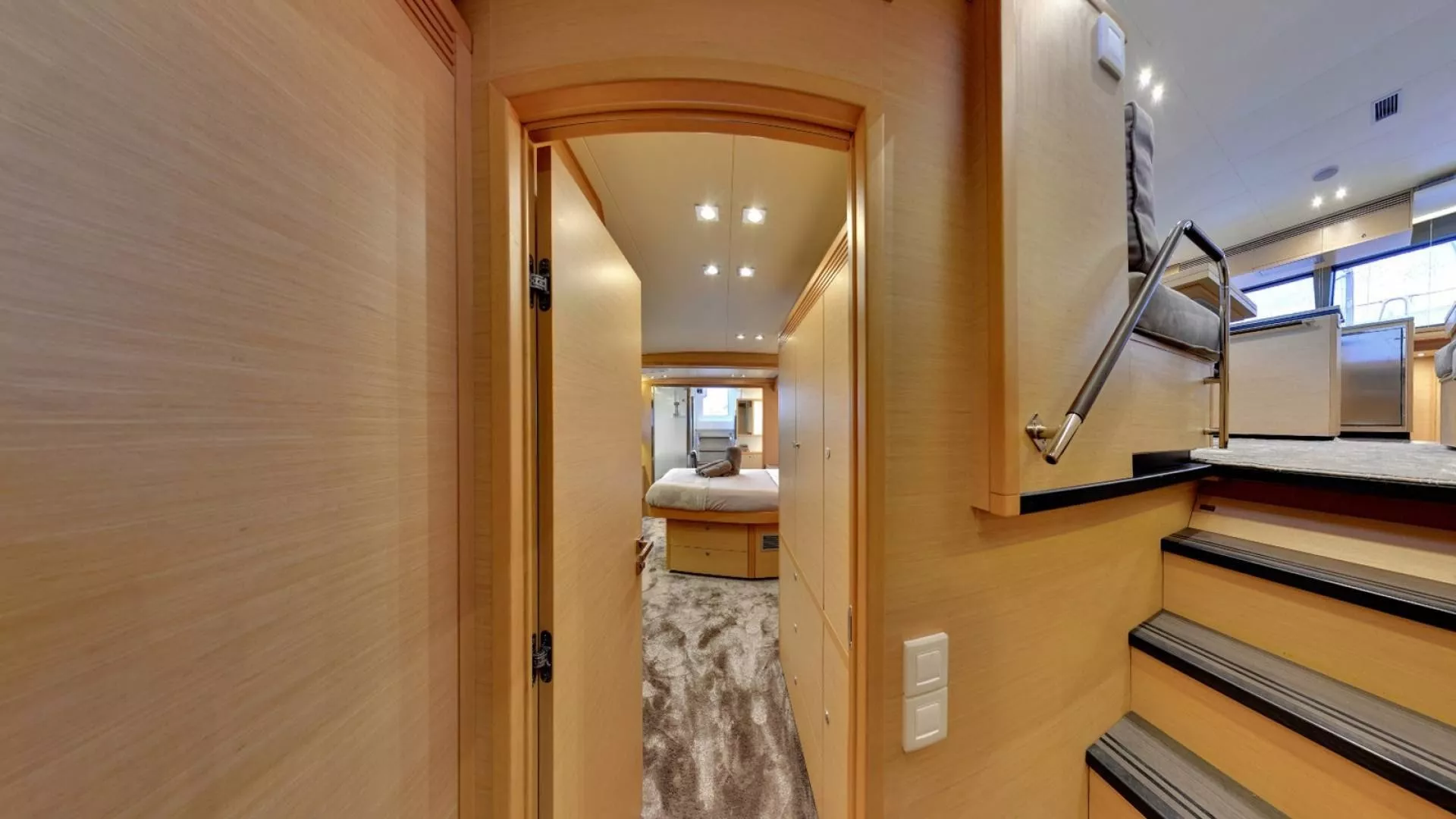 https://dev-api.arconyachts.com/storage/media/19557/conversions/851_6822462159-optimize.webp