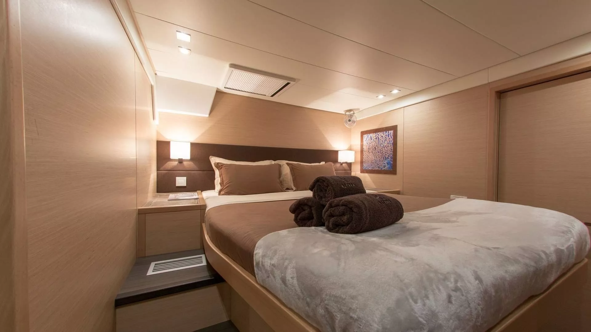 https://dev-api.arconyachts.com/storage/media/19558/conversions/851_8036088977-optimize.webp