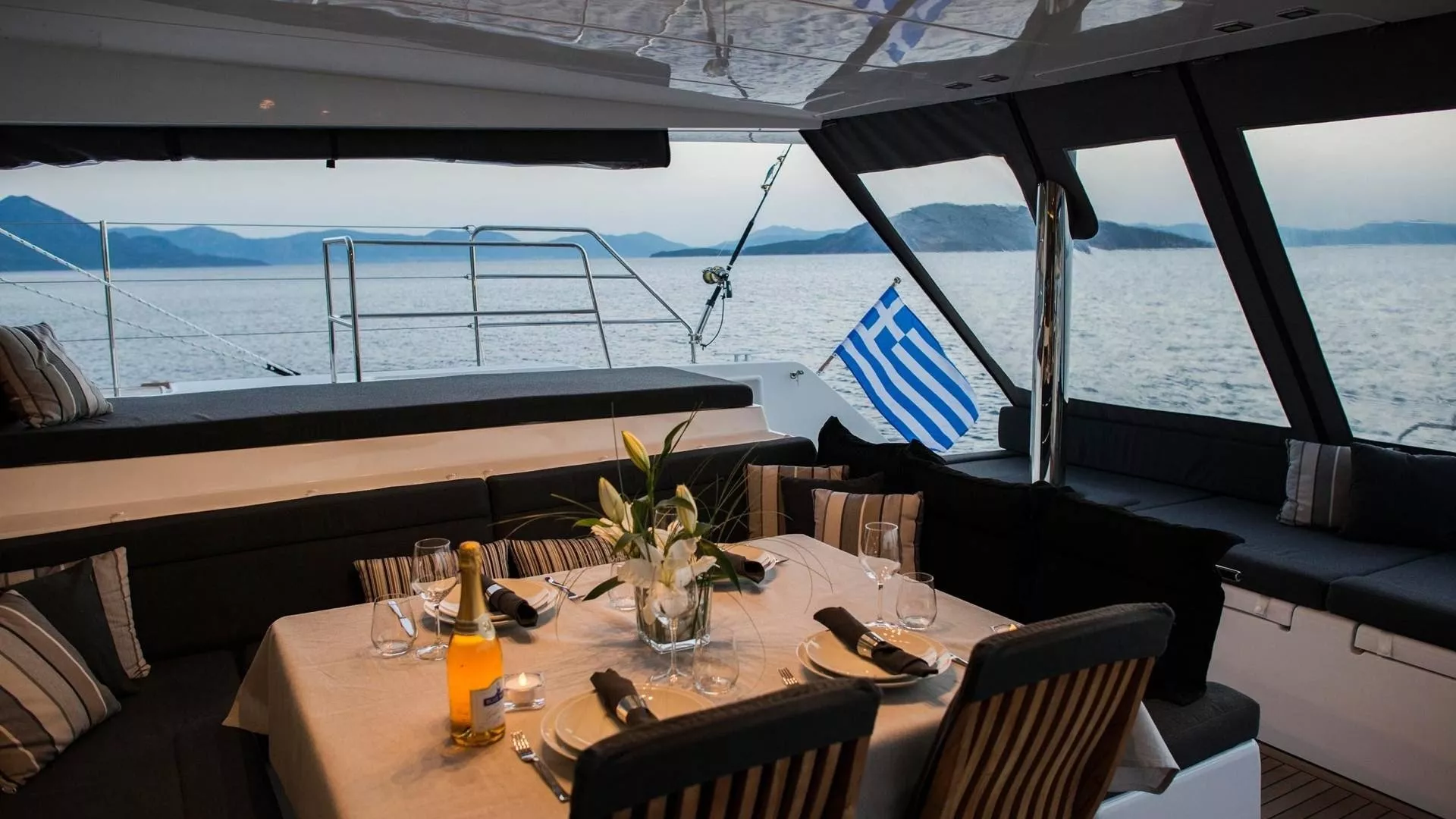 https://dev-api.arconyachts.com/storage/media/19559/conversions/851_2790964078-optimize.webp