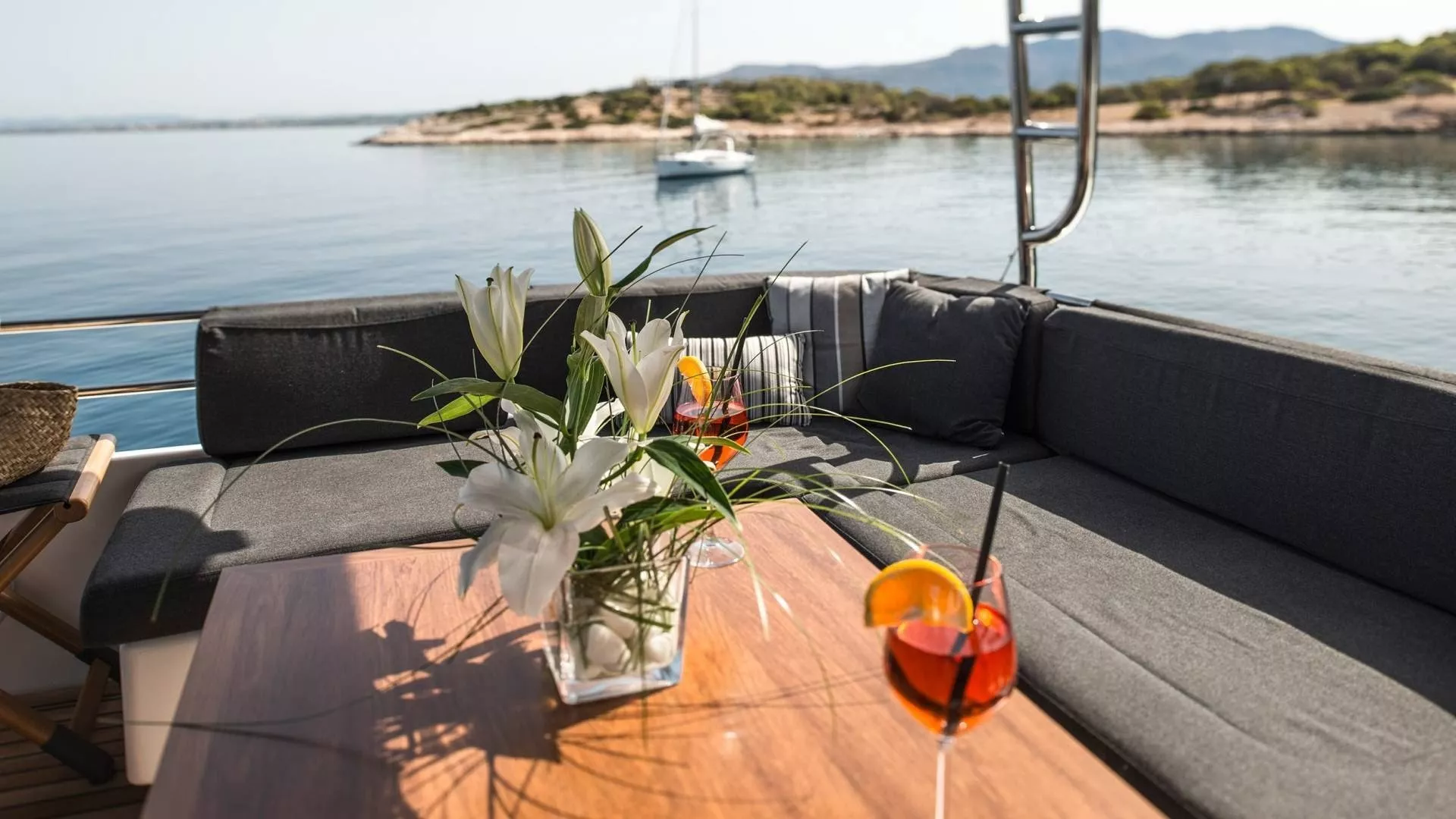 https://dev-api.arconyachts.com/storage/media/19577/conversions/851_0492522744-optimize.webp