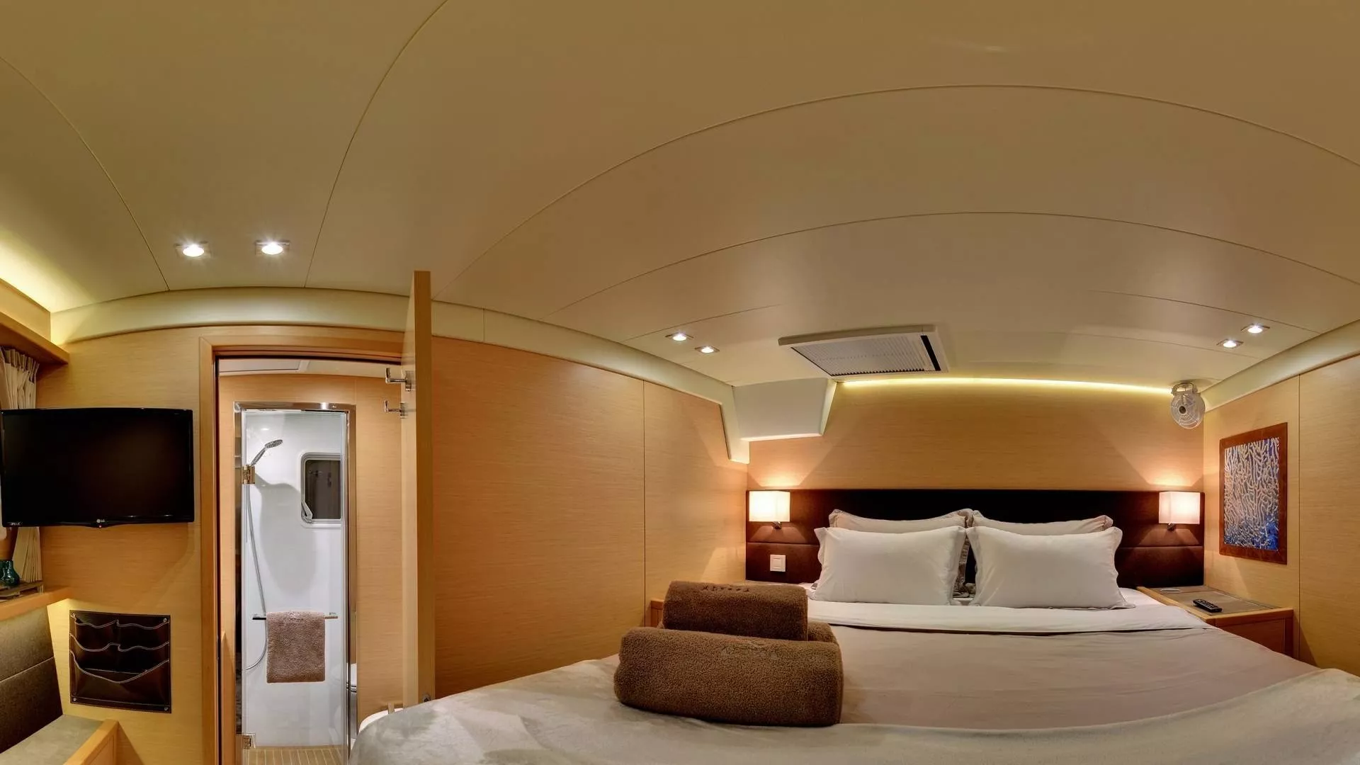 https://dev-api.arconyachts.com/storage/media/19579/conversions/851_2502487464-optimize.webp