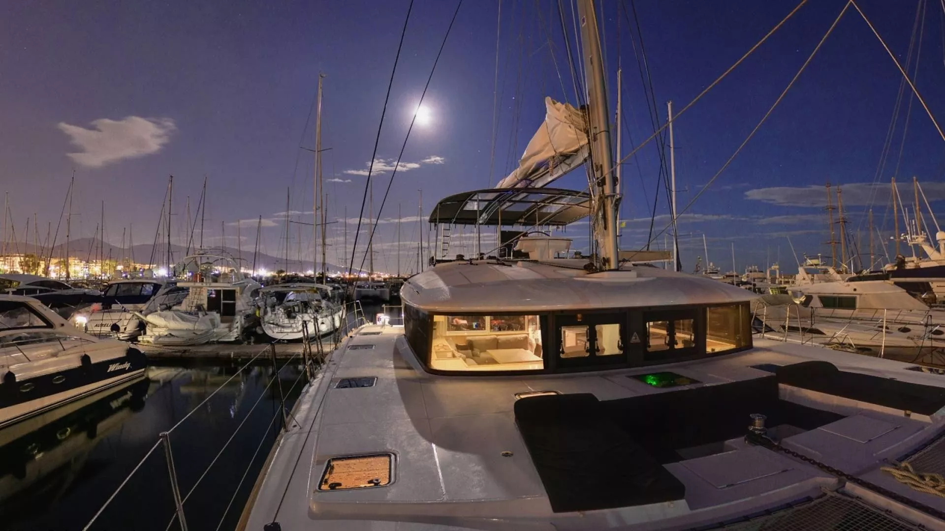 https://dev-api.arconyachts.com/storage/media/19592/conversions/851_0063141909-optimize.webp