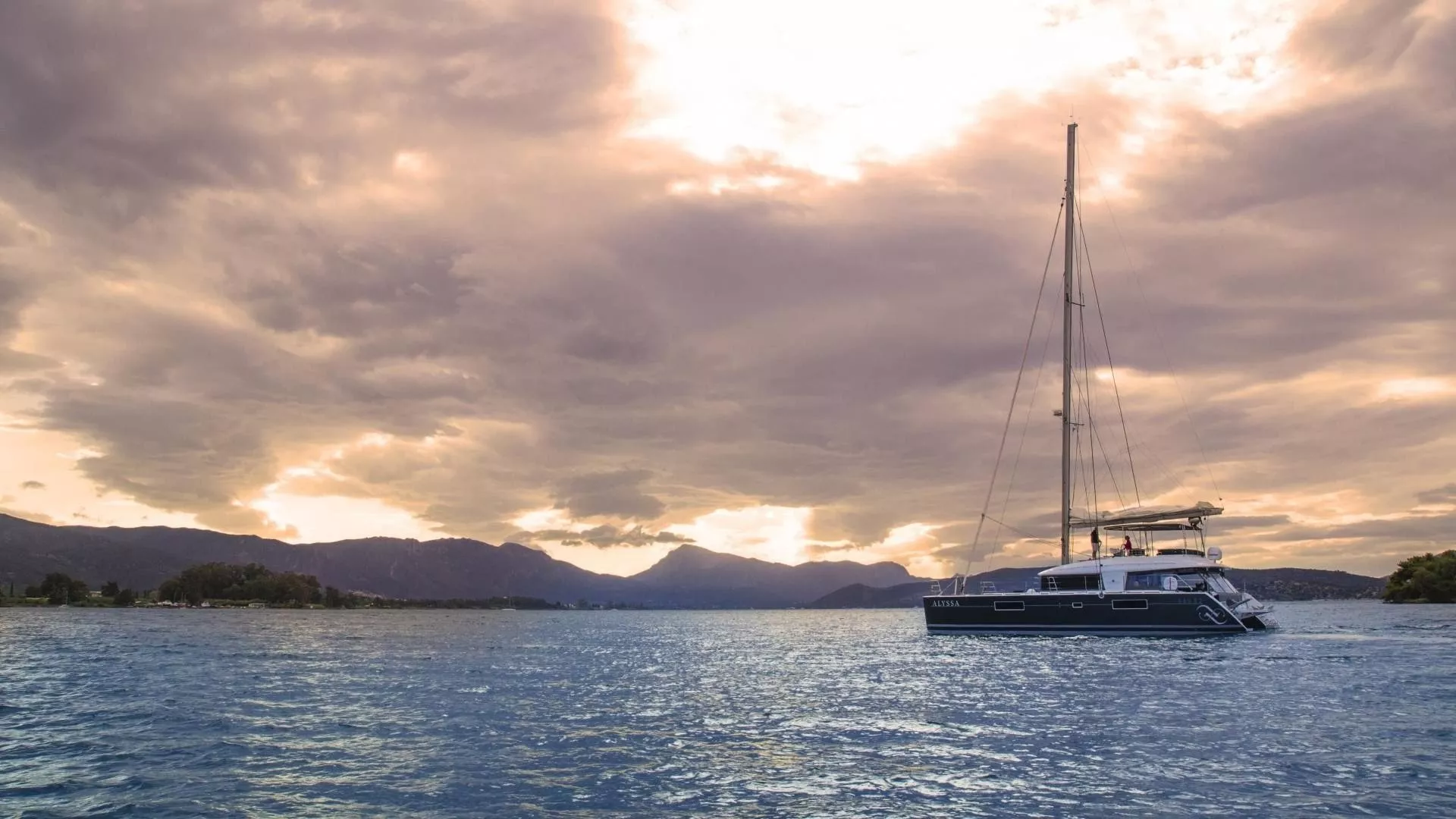 https://dev-api.arconyachts.com/storage/media/19596/conversions/851_0711545837-optimize.webp