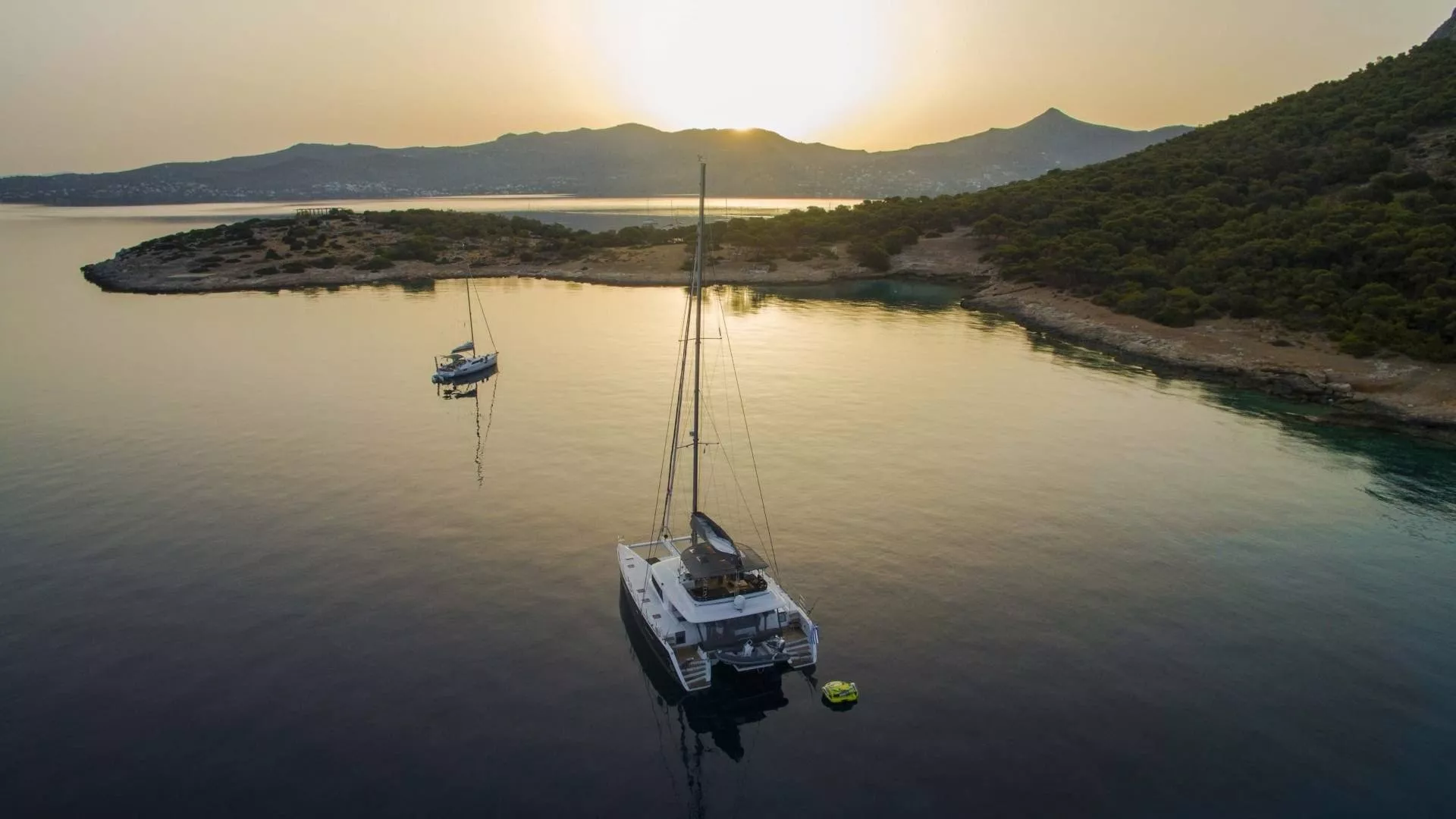 https://dev-api.arconyachts.com/storage/media/19599/conversions/851_2989514064-optimize.webp