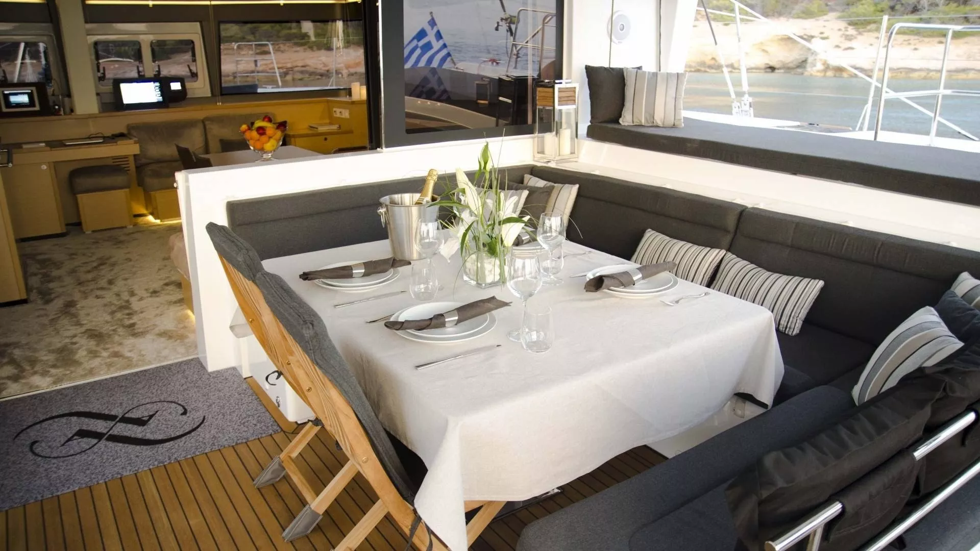 https://dev-api.arconyachts.com/storage/media/19603/conversions/851_3994487749-optimize.webp