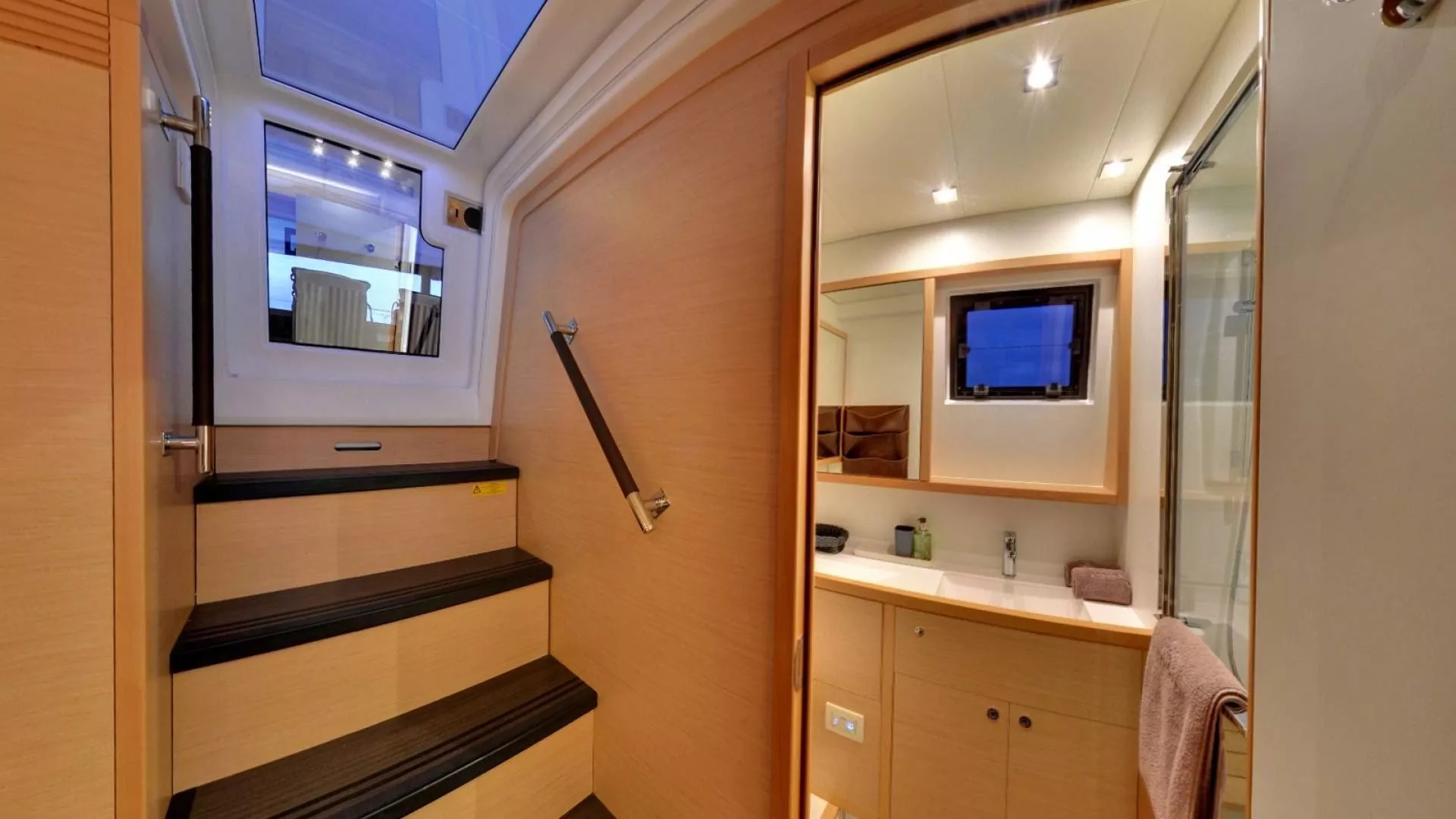https://dev-api.arconyachts.com/storage/media/19607/conversions/851_7579744317-optimize.webp