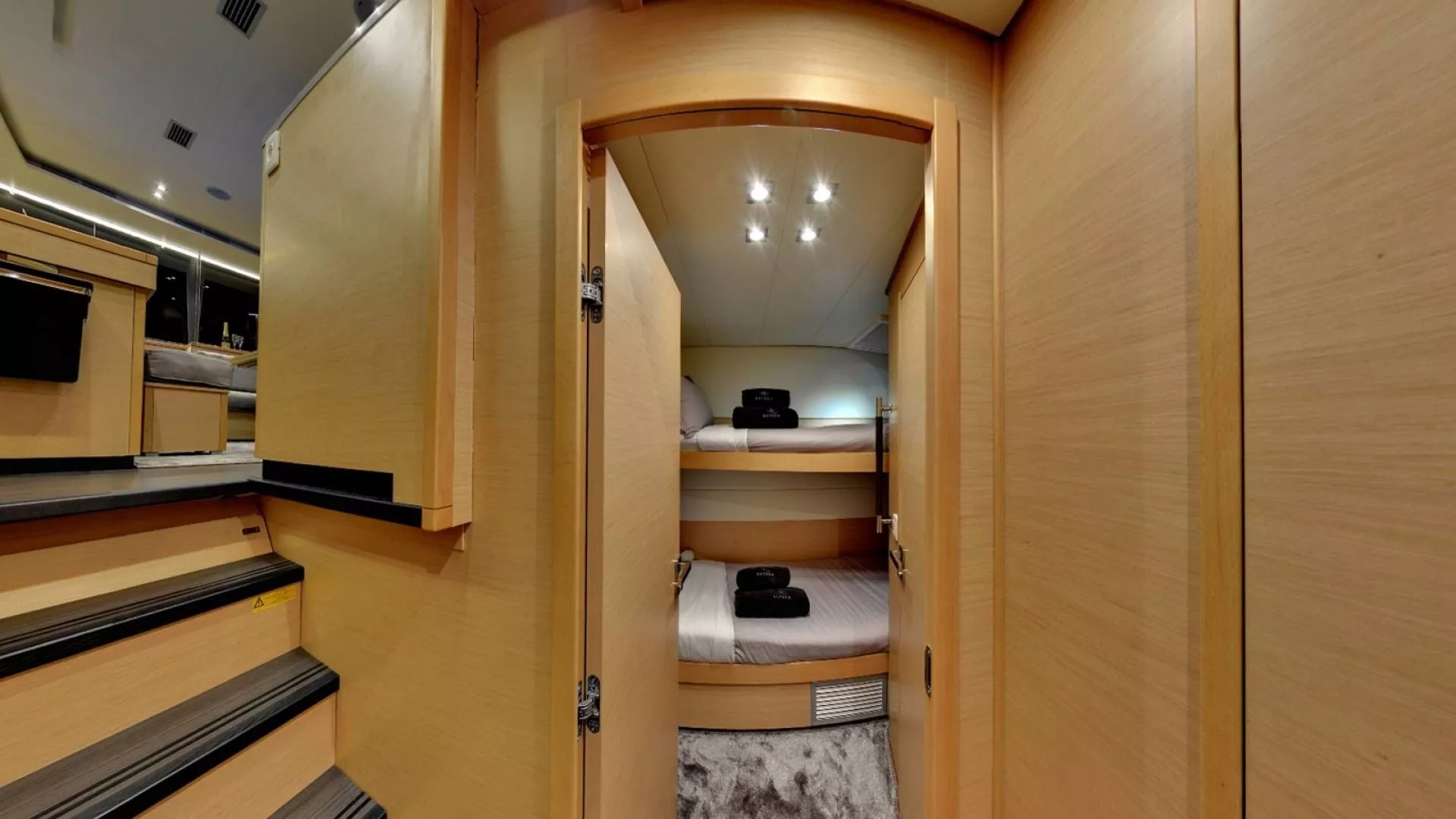 https://dev-api.arconyachts.com/storage/media/19611/conversions/851_4195609256-optimize.webp