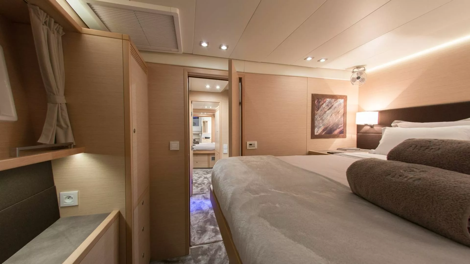 https://dev-api.arconyachts.com/storage/media/19612/conversions/851_1046436023-optimize.webp