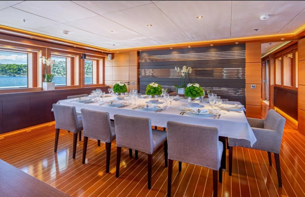 https://dev-api.arconyachts.com/storage/media/19622/conversions/202_3180810918-optimize.webp