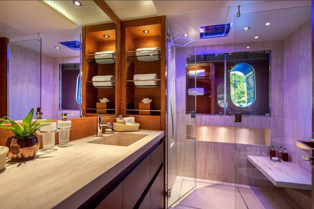 https://dev-api.arconyachts.com/storage/media/19630/conversions/202_2875353185-optimize.webp