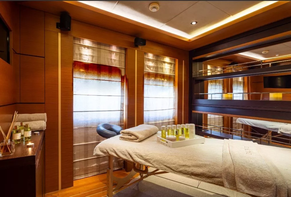 https://dev-api.arconyachts.com/storage/media/19631/conversions/202_6939678283-optimize.webp