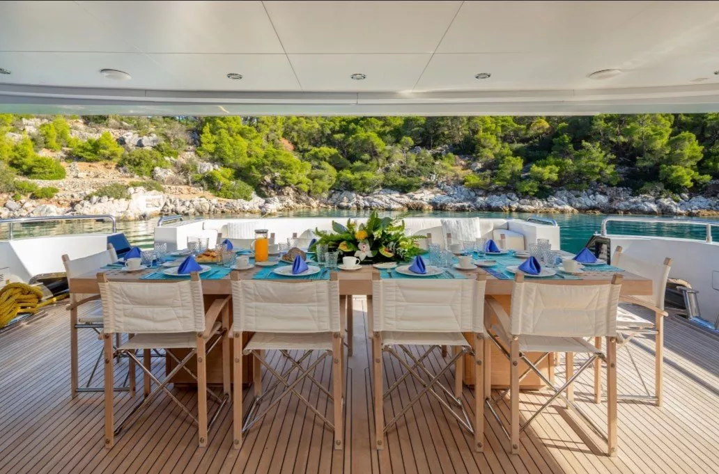 https://dev-api.arconyachts.com/storage/media/19634/conversions/202_8592525385-optimize.webp