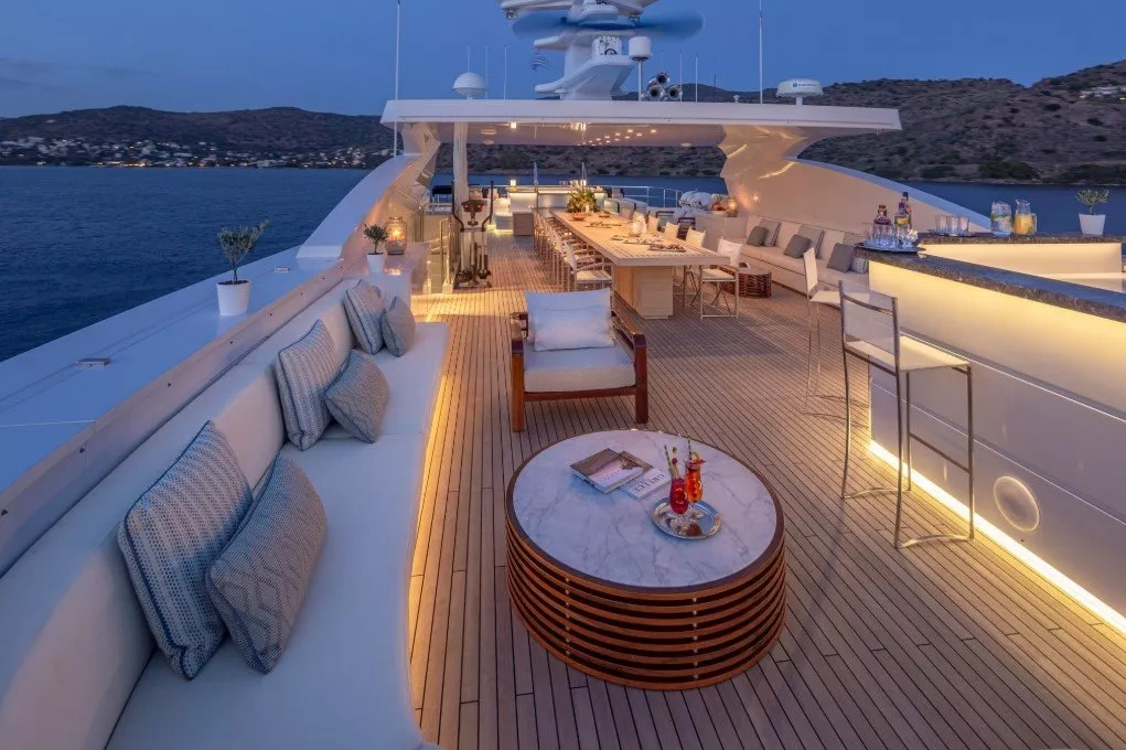 https://dev-api.arconyachts.com/storage/media/19635/conversions/202_8030874662-optimize.webp
