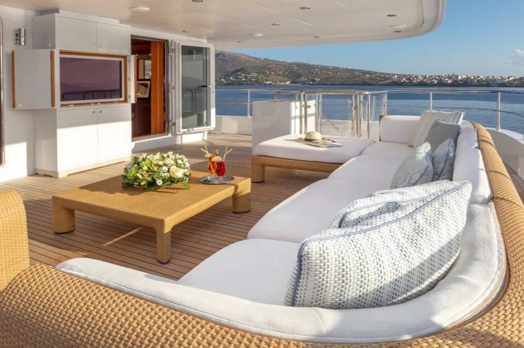 https://dev-api.arconyachts.com/storage/media/19637/conversions/202_8405458040-optimize.webp