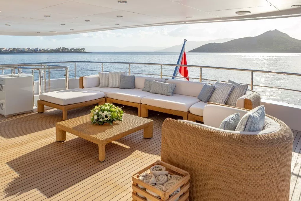 https://dev-api.arconyachts.com/storage/media/19638/conversions/202_8416355284-optimize.webp