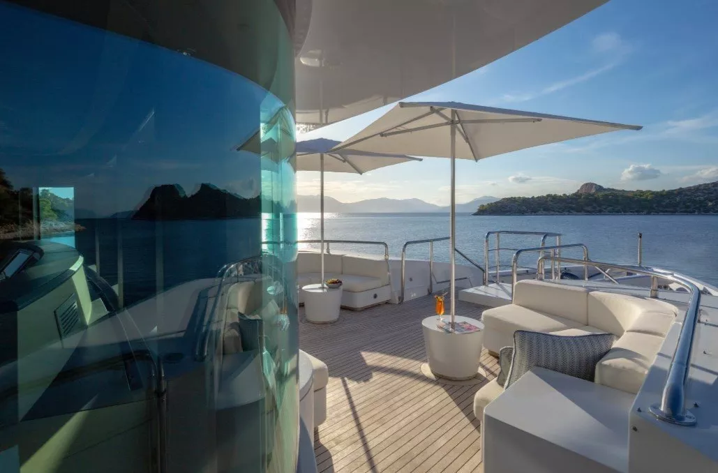 https://dev-api.arconyachts.com/storage/media/19643/conversions/202_5273191736-optimize.webp