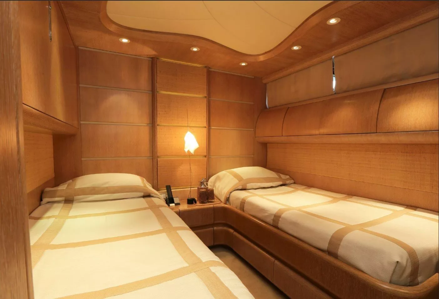 https://dev-api.arconyachts.com/storage/media/19672/conversions/849_0627511445-optimize.webp