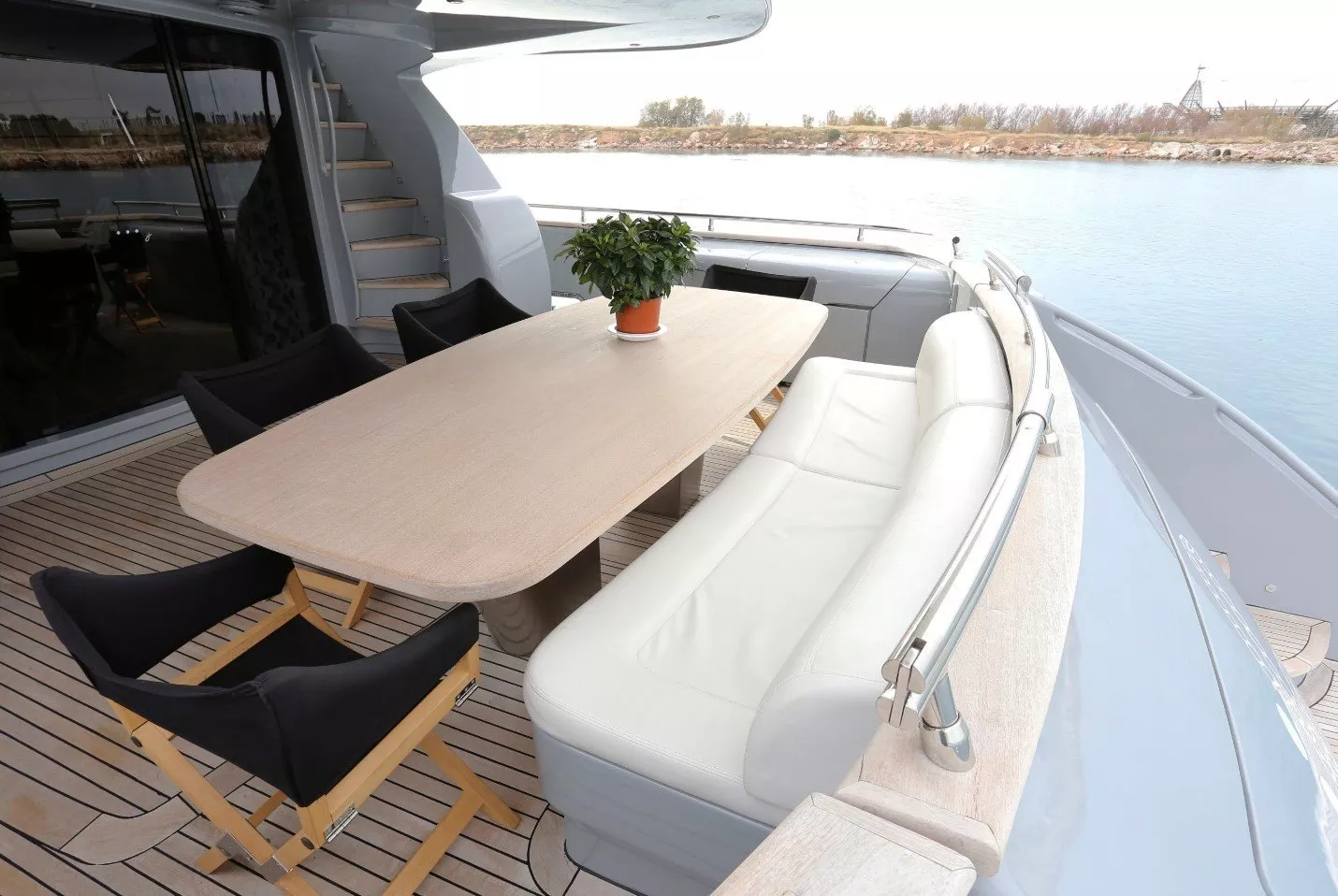 https://dev-api.arconyachts.com/storage/media/19673/conversions/849_6842444136-optimize.webp