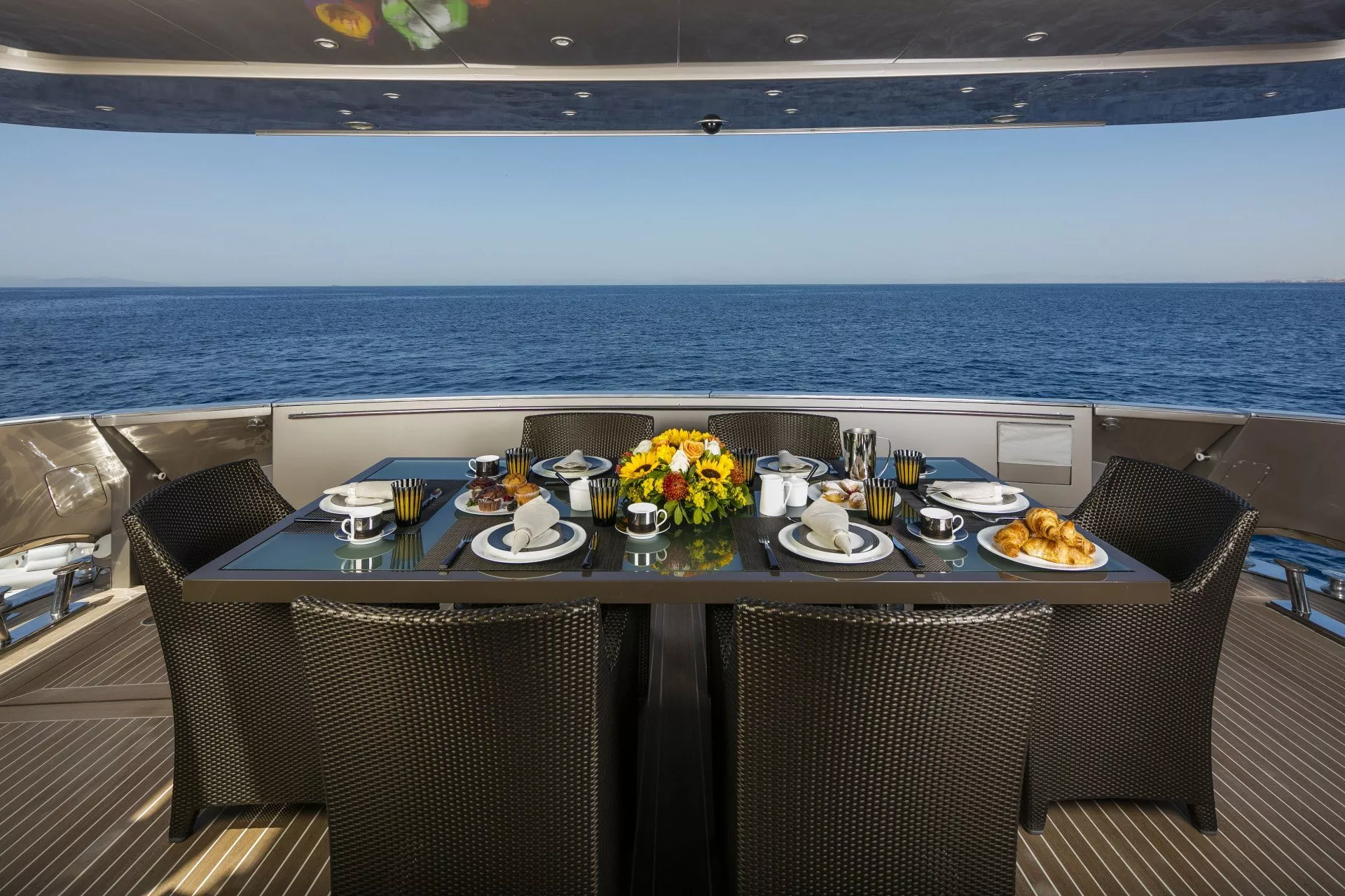 https://dev-api.arconyachts.com/storage/media/19691/conversions/848_9524784361-optimize.webp