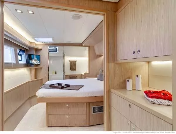 https://dev-api.arconyachts.com/storage/media/19710/conversions/847_8940730103-optimize.webp