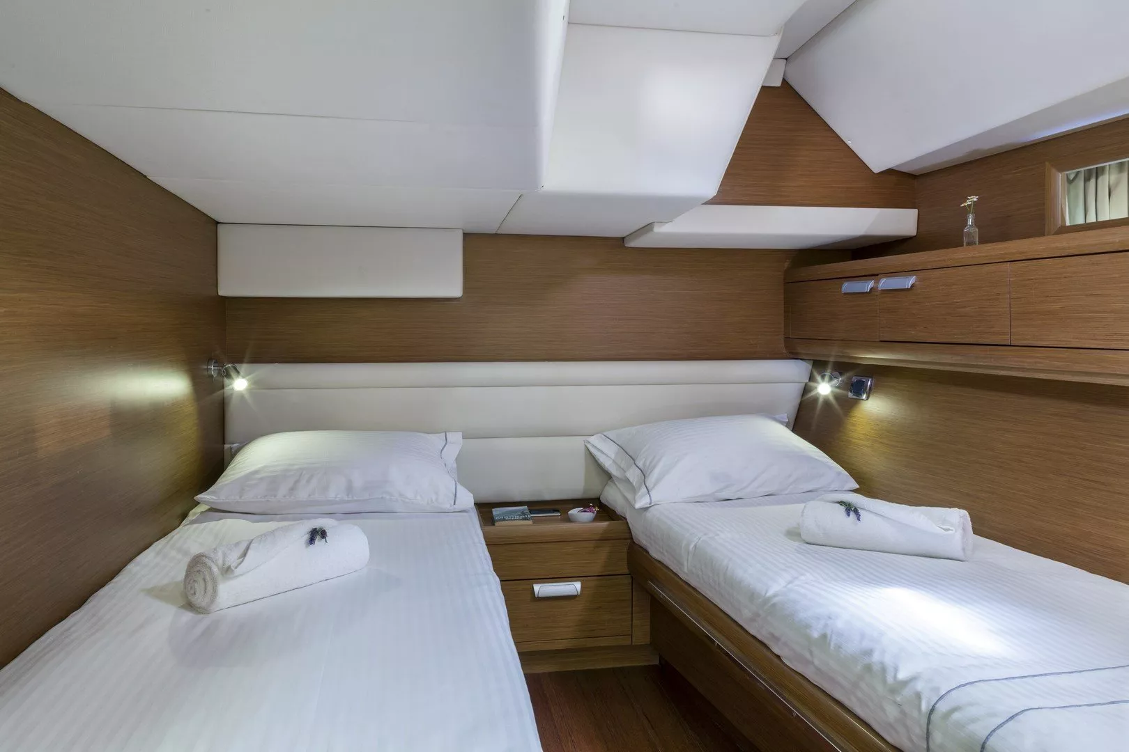 https://dev-api.arconyachts.com/storage/media/19741/conversions/845_8918452530-optimize.webp