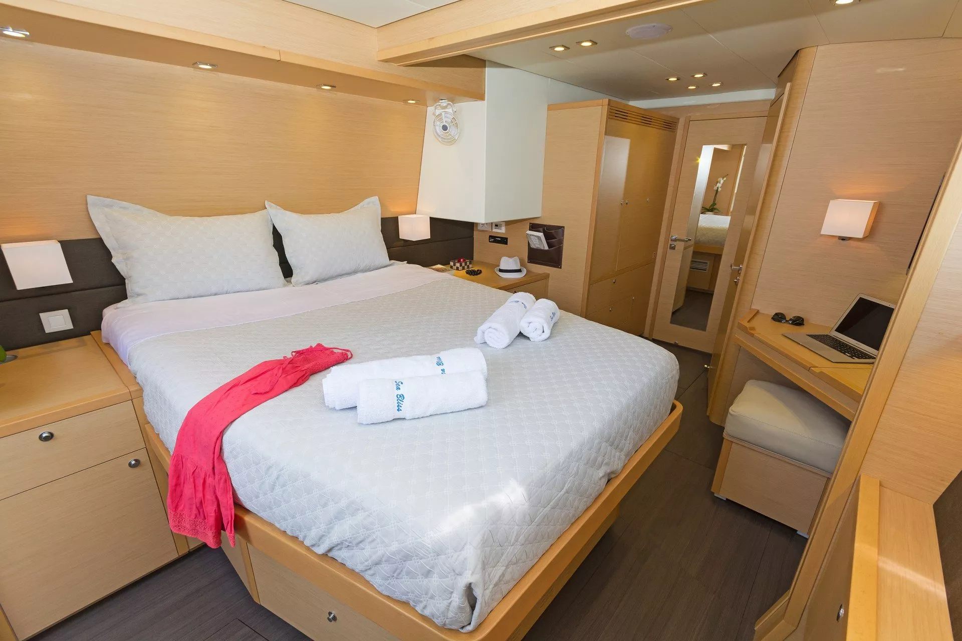 https://dev-api.arconyachts.com/storage/media/19803/conversions/842_7151627338-optimize.webp