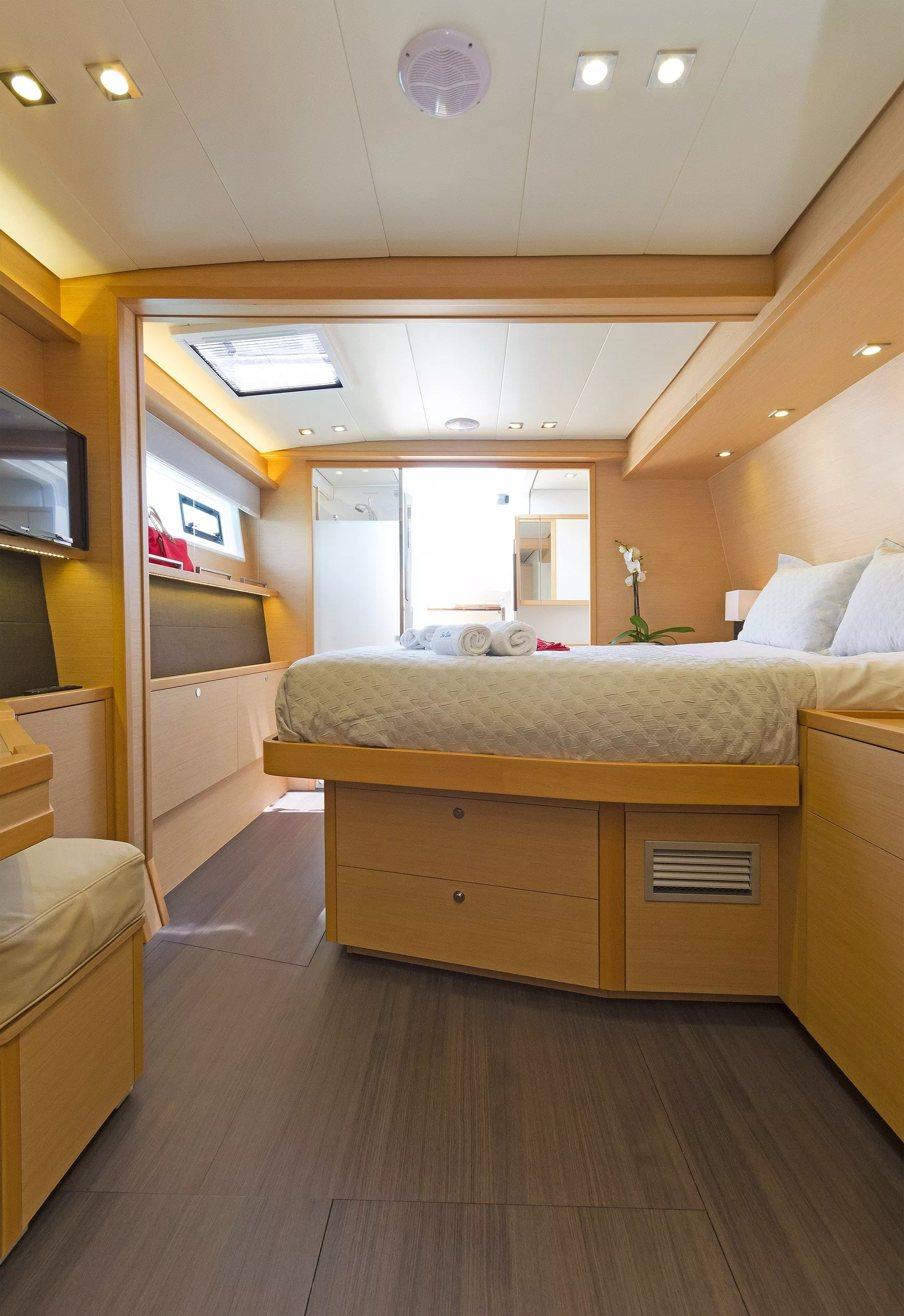 https://dev-api.arconyachts.com/storage/media/19806/conversions/842_5715516686-optimize.webp
