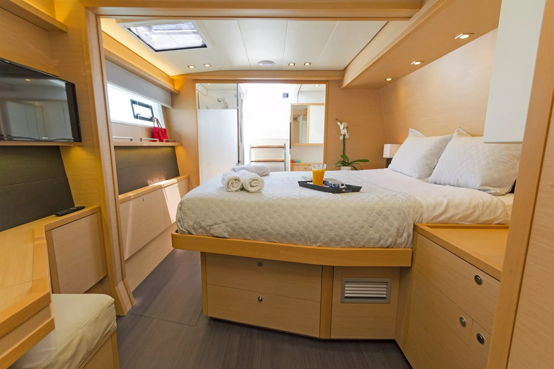 https://dev-api.arconyachts.com/storage/media/19809/conversions/842_8616052165-optimize.webp