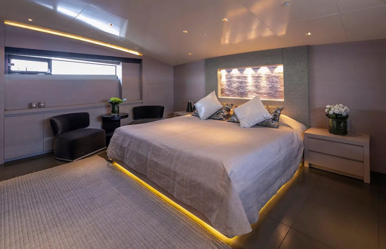 https://dev-api.arconyachts.com/storage/media/19860/conversions/841_6466043202-optimize.webp
