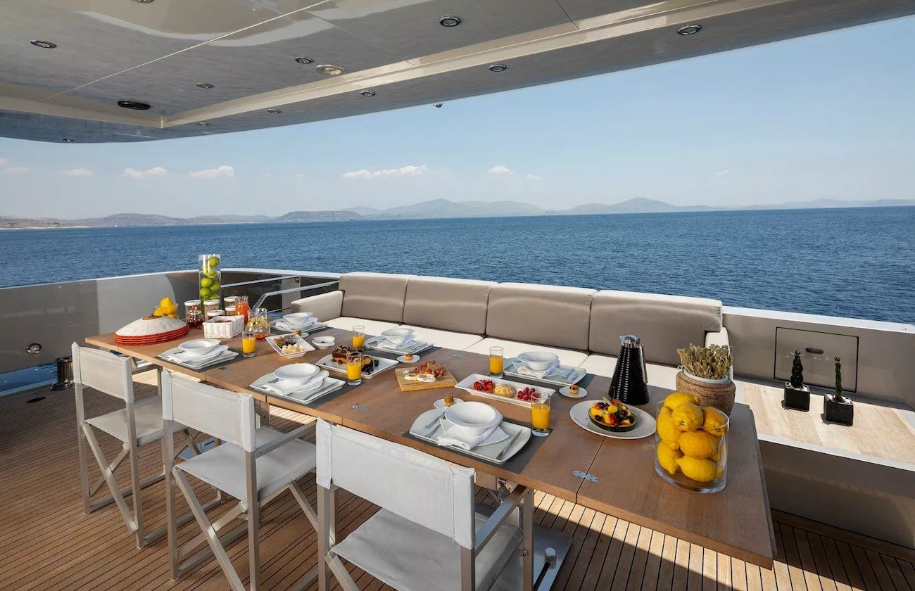 https://dev-api.arconyachts.com/storage/media/19864/conversions/841_4835561809-optimize.webp