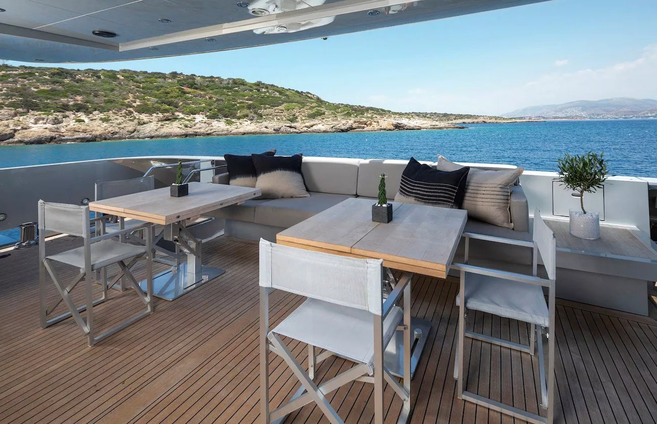 https://dev-api.arconyachts.com/storage/media/19865/conversions/841_2833834173-optimize.webp