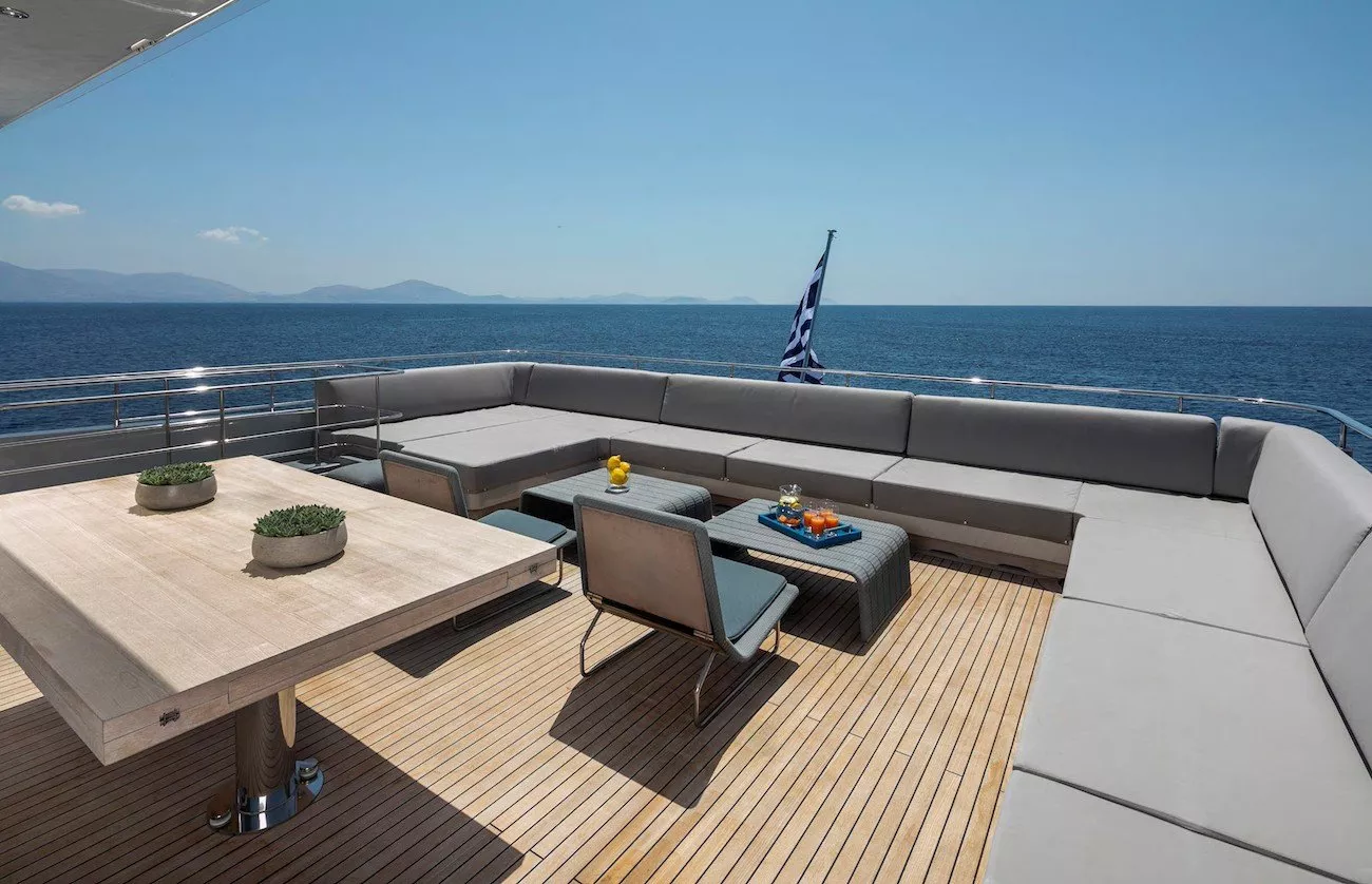https://dev-api.arconyachts.com/storage/media/19873/conversions/841_9576783902-optimize.webp