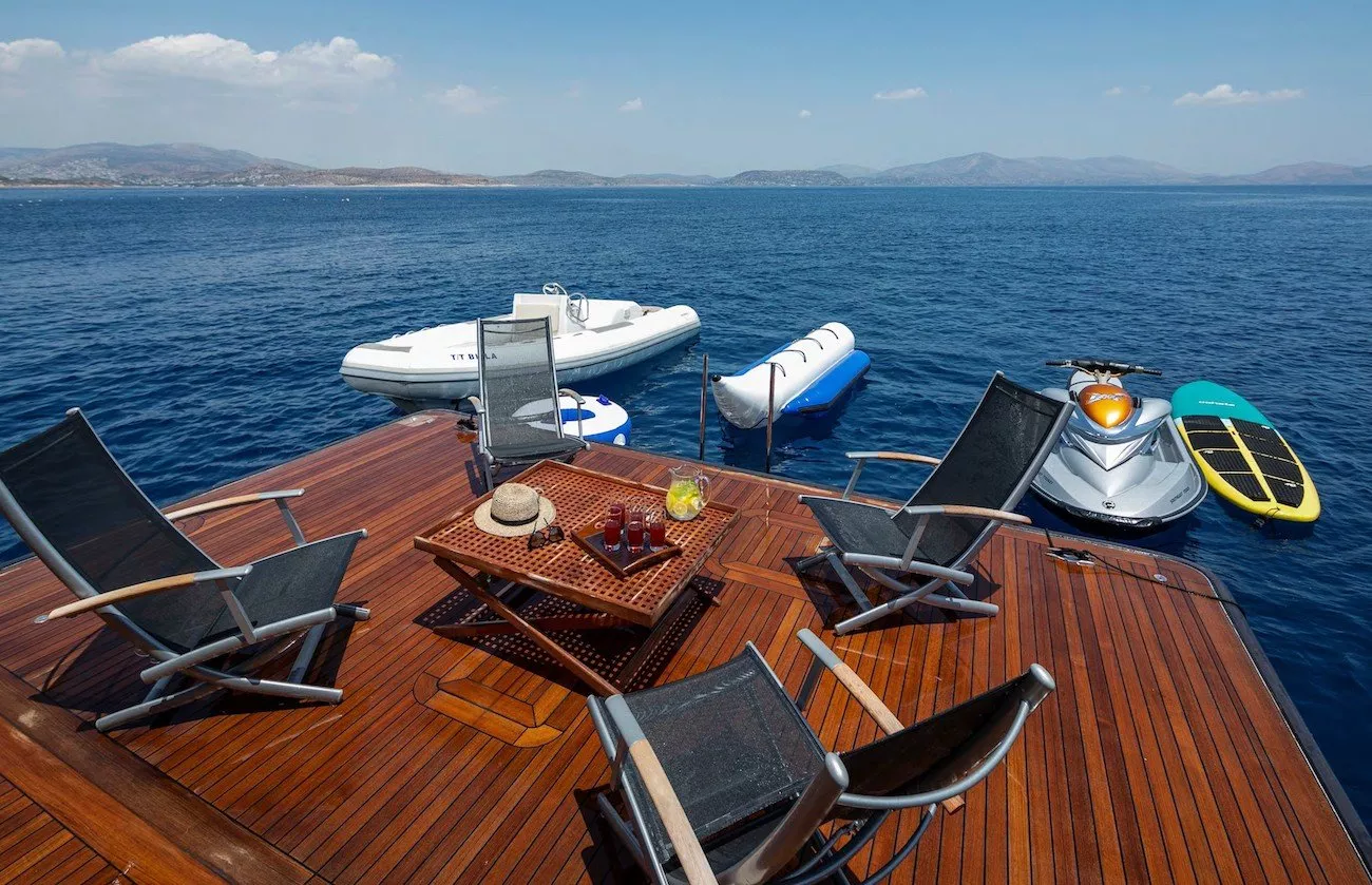 https://dev-api.arconyachts.com/storage/media/19874/conversions/841_0920815148-optimize.webp