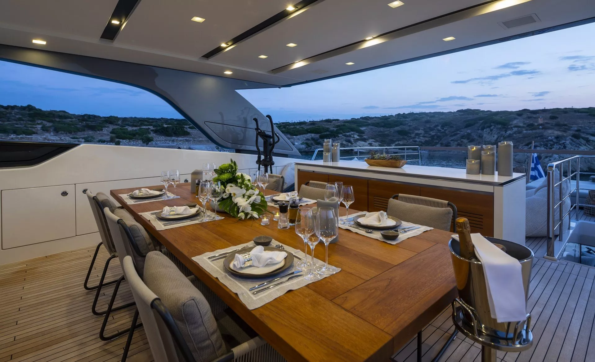 https://dev-api.arconyachts.com/storage/media/19880/conversions/840_8197794622-optimize.webp