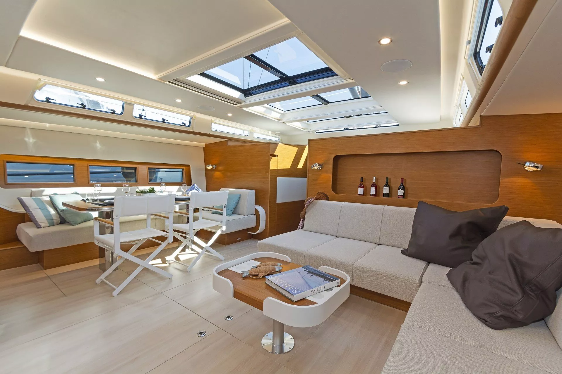 https://dev-api.arconyachts.com/storage/media/20012/conversions/835_2616027206-optimize.webp