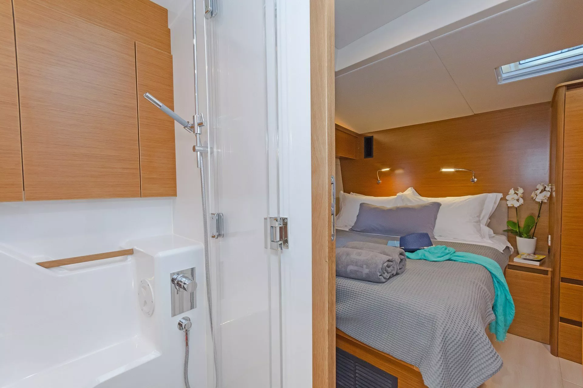 https://dev-api.arconyachts.com/storage/media/20018/conversions/835_3648471502-optimize.webp