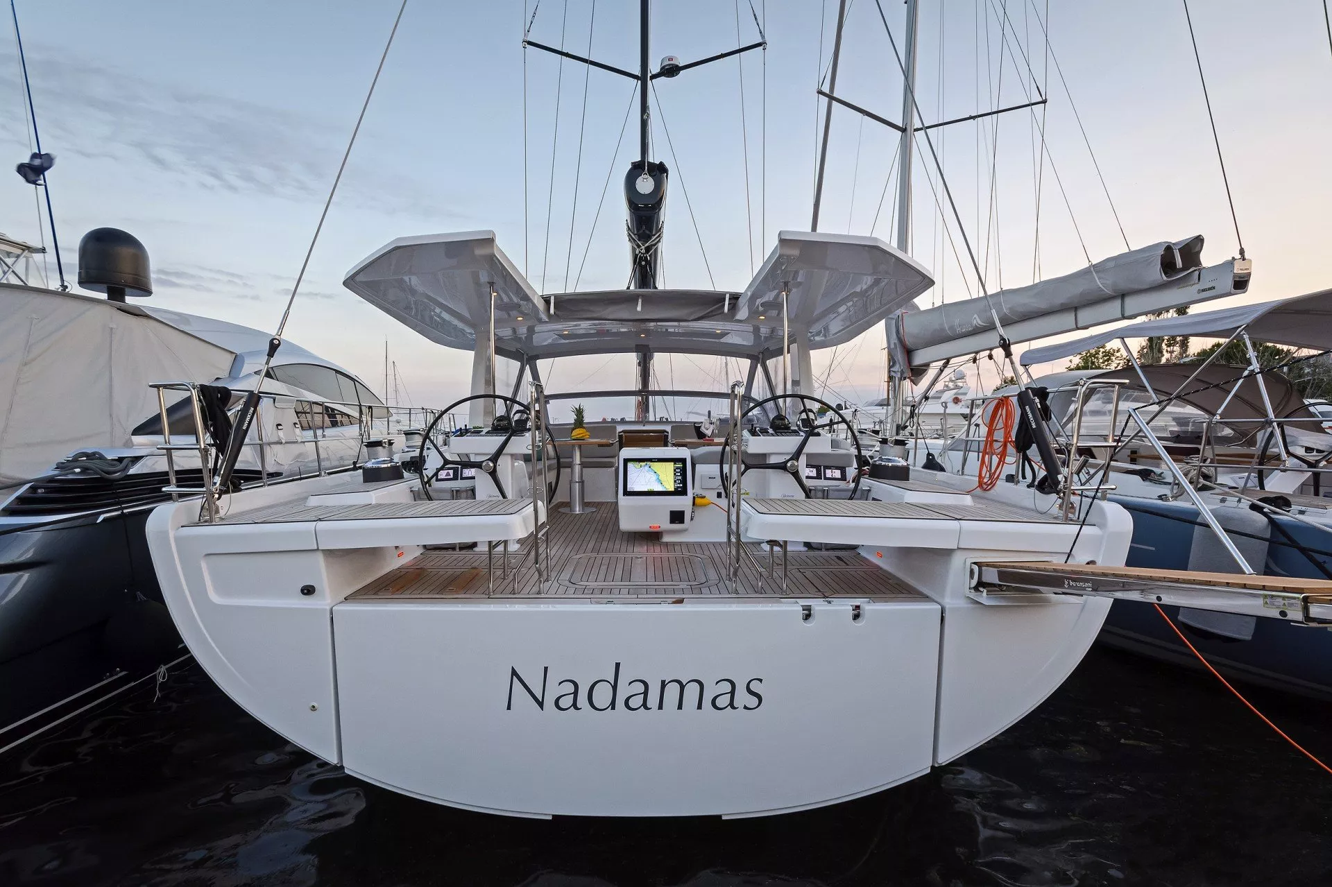 https://dev-api.arconyachts.com/storage/media/20023/conversions/835_6242755283-optimize.webp