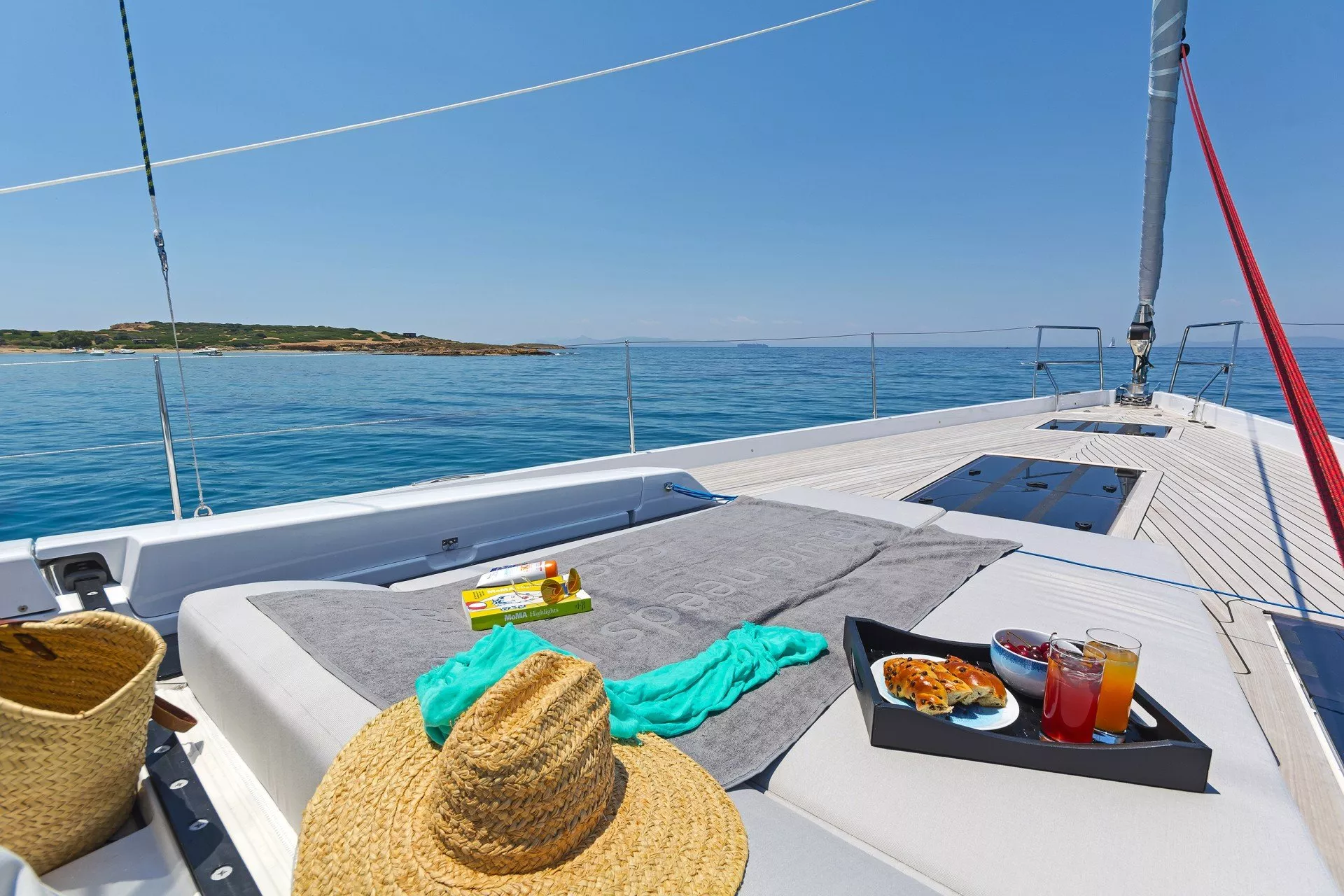 https://dev-api.arconyachts.com/storage/media/20026/conversions/835_4841815796-optimize.webp