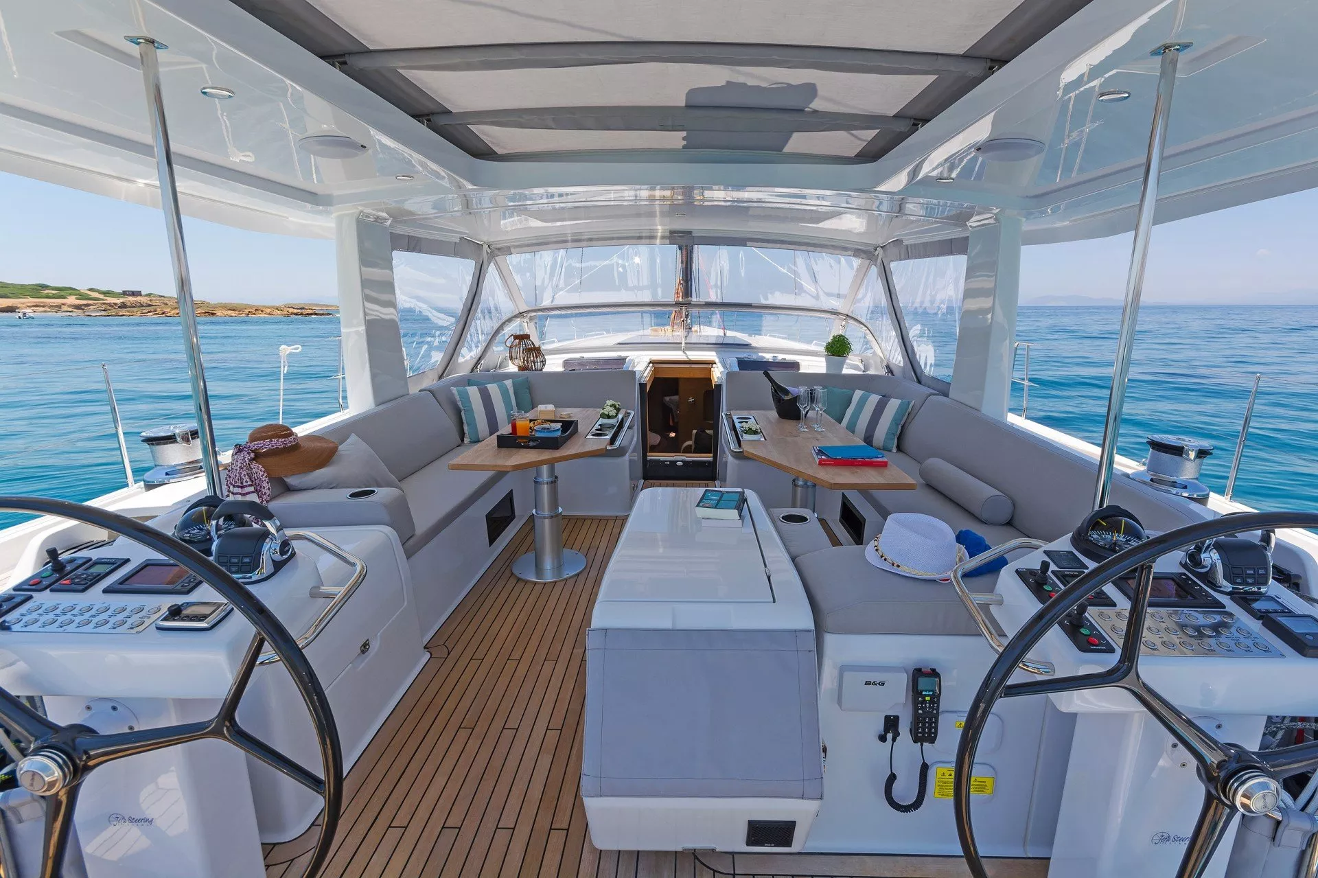 https://dev-api.arconyachts.com/storage/media/20027/conversions/835_9774041919-optimize.webp
