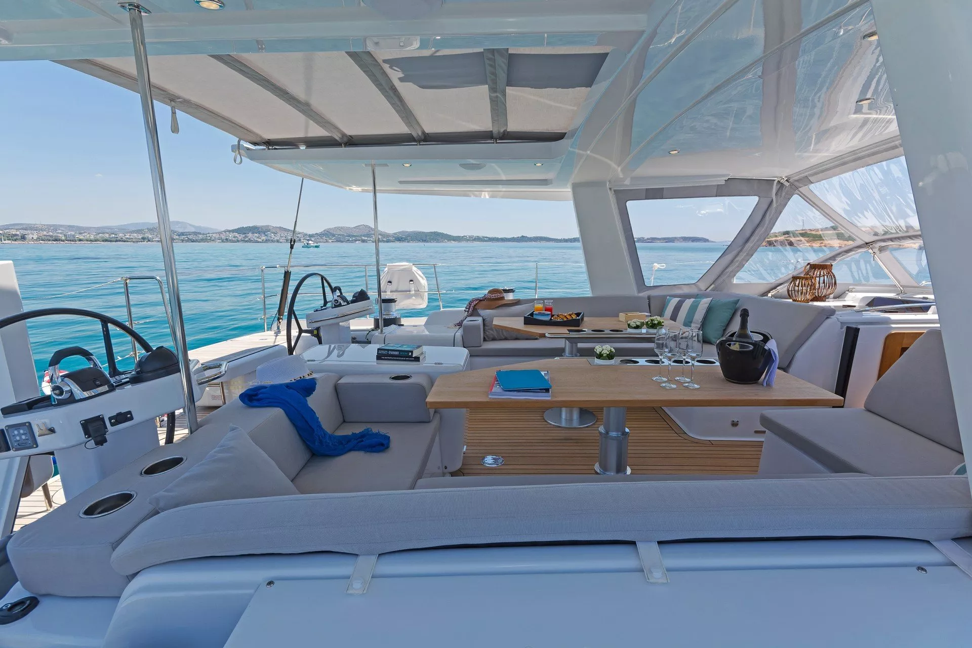 https://dev-api.arconyachts.com/storage/media/20029/conversions/835_5446666796-optimize.webp