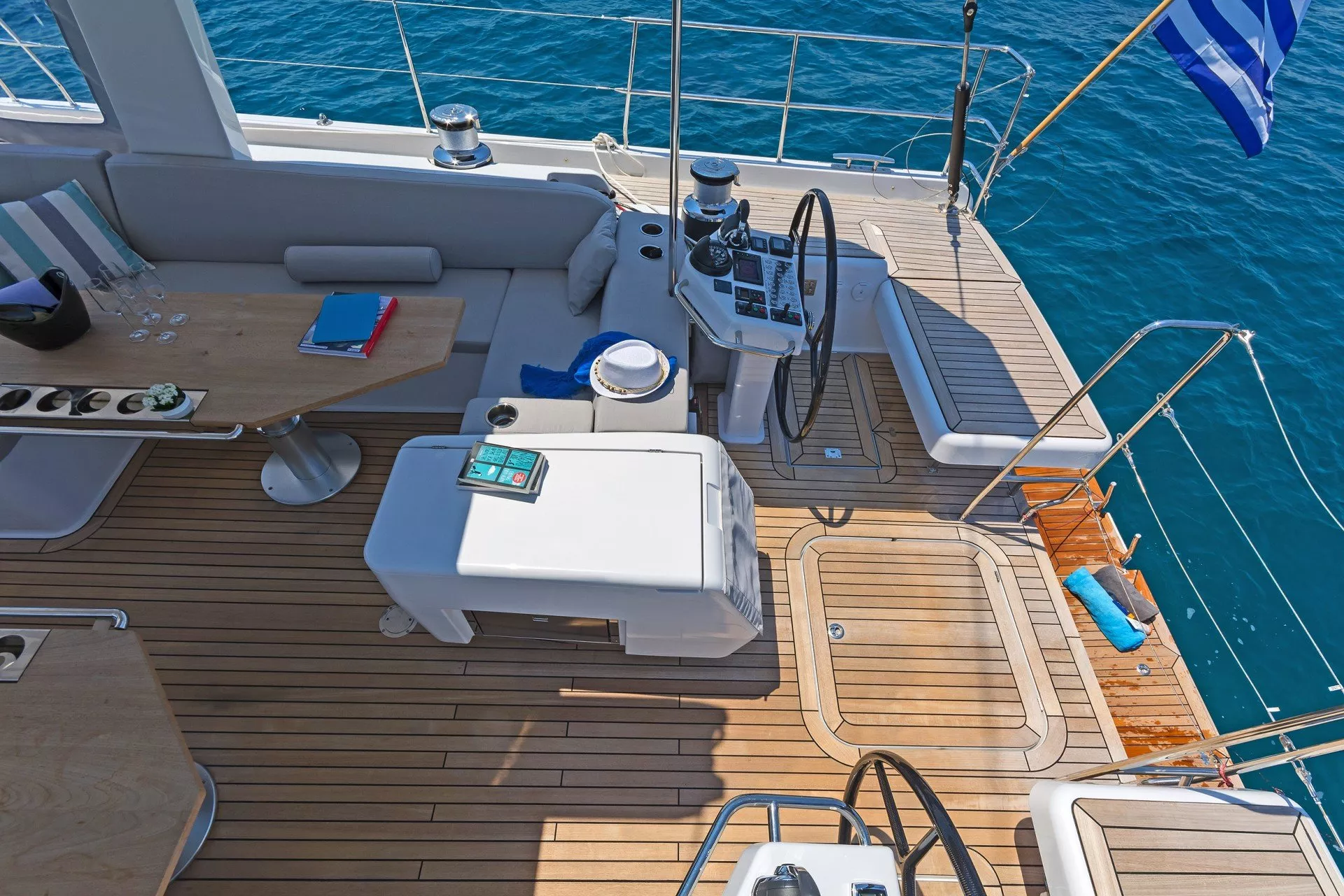 https://dev-api.arconyachts.com/storage/media/20031/conversions/835_8307002519-optimize.webp
