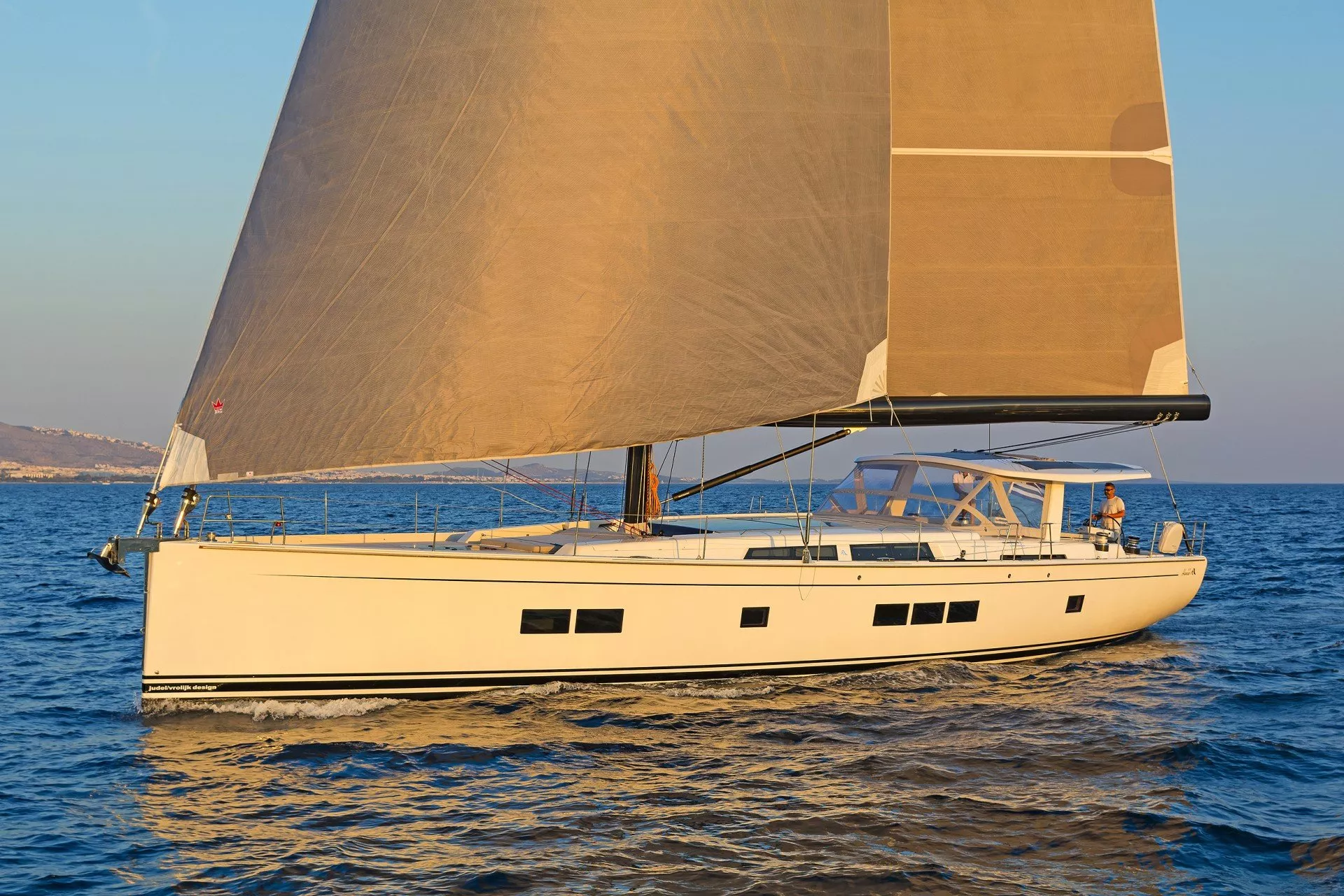 https://dev-api.arconyachts.com/storage/media/20036/conversions/835_0522181014-optimize.webp
