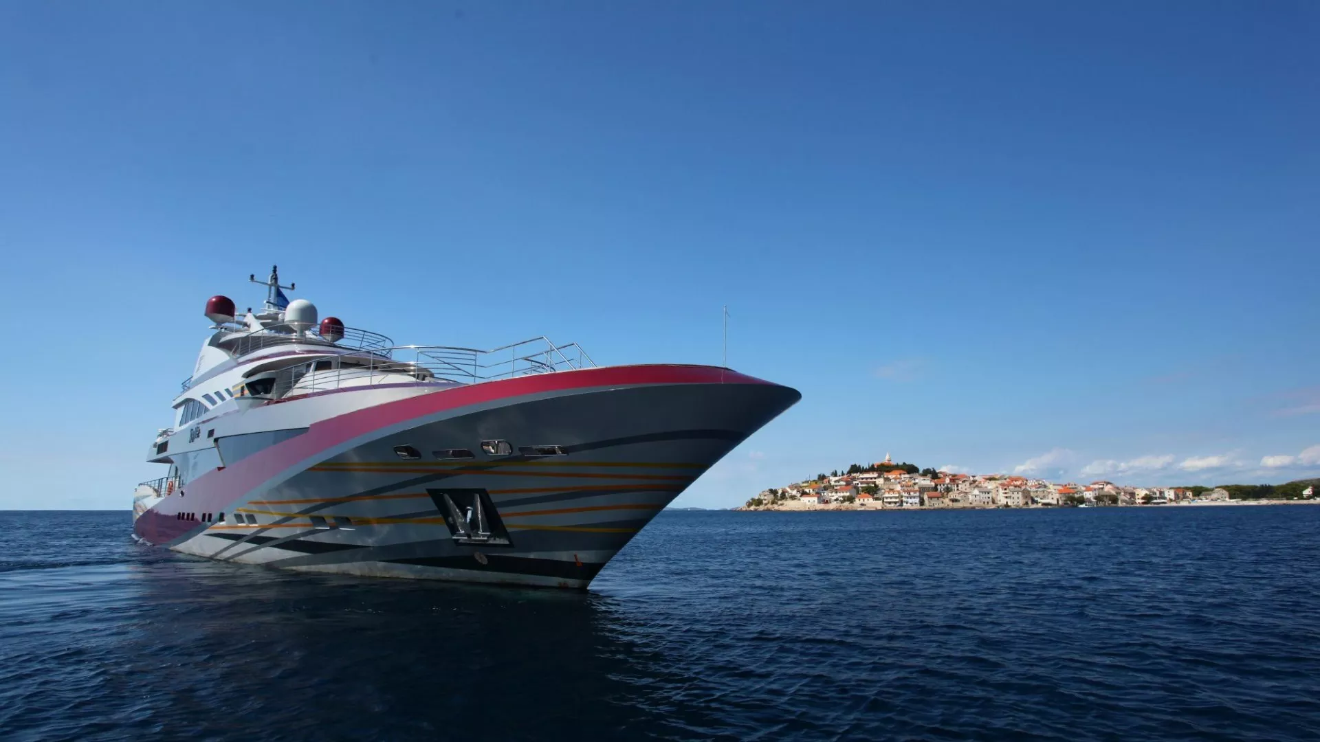 https://dev-api.arconyachts.com/storage/media/20042/conversions/834_5774144430-optimize.webp