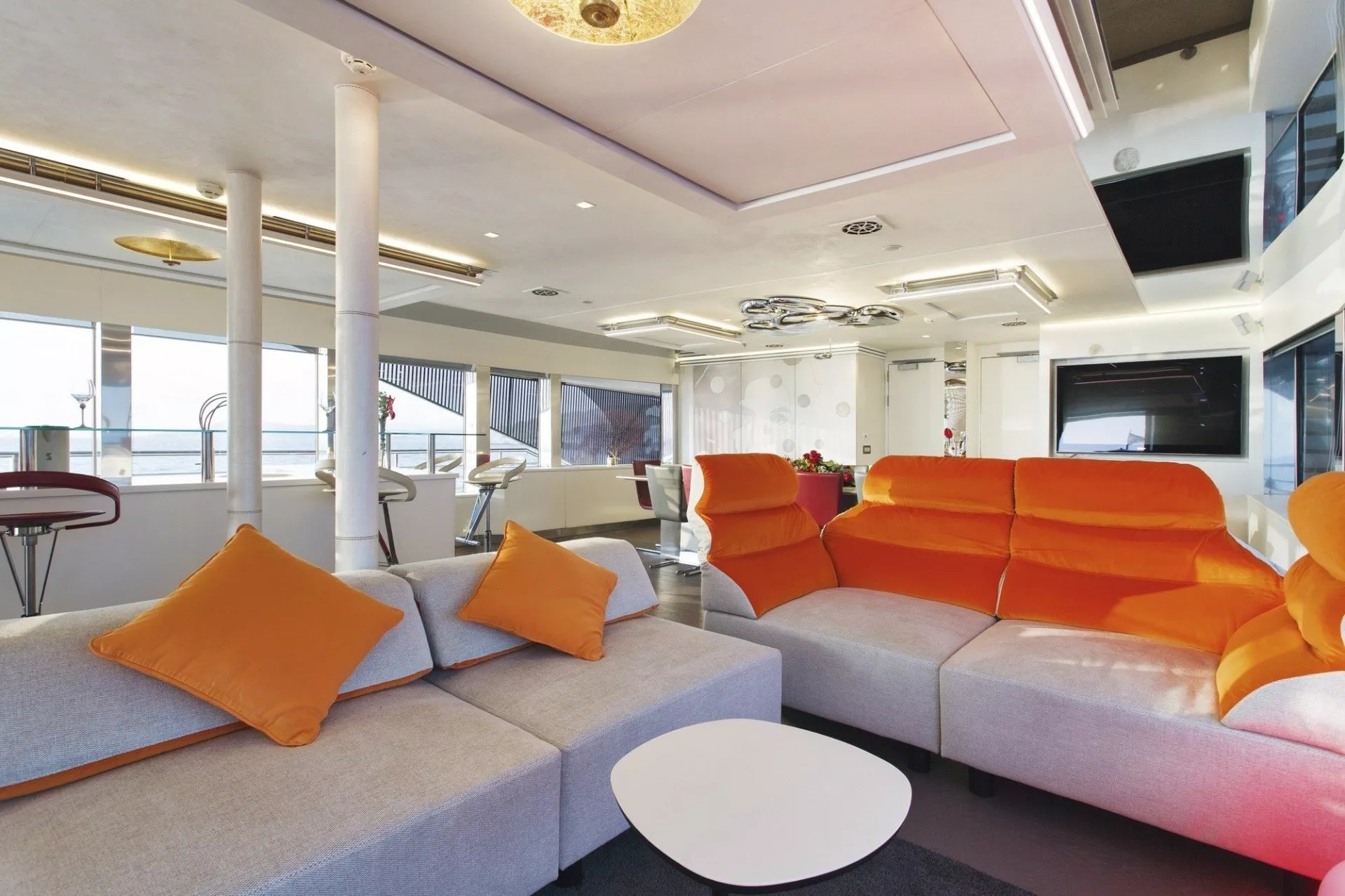 https://dev-api.arconyachts.com/storage/media/20046/conversions/834_3115209837-optimize.webp