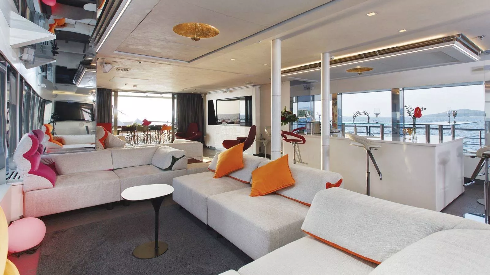 https://dev-api.arconyachts.com/storage/media/20051/conversions/834_5303859088-optimize.webp